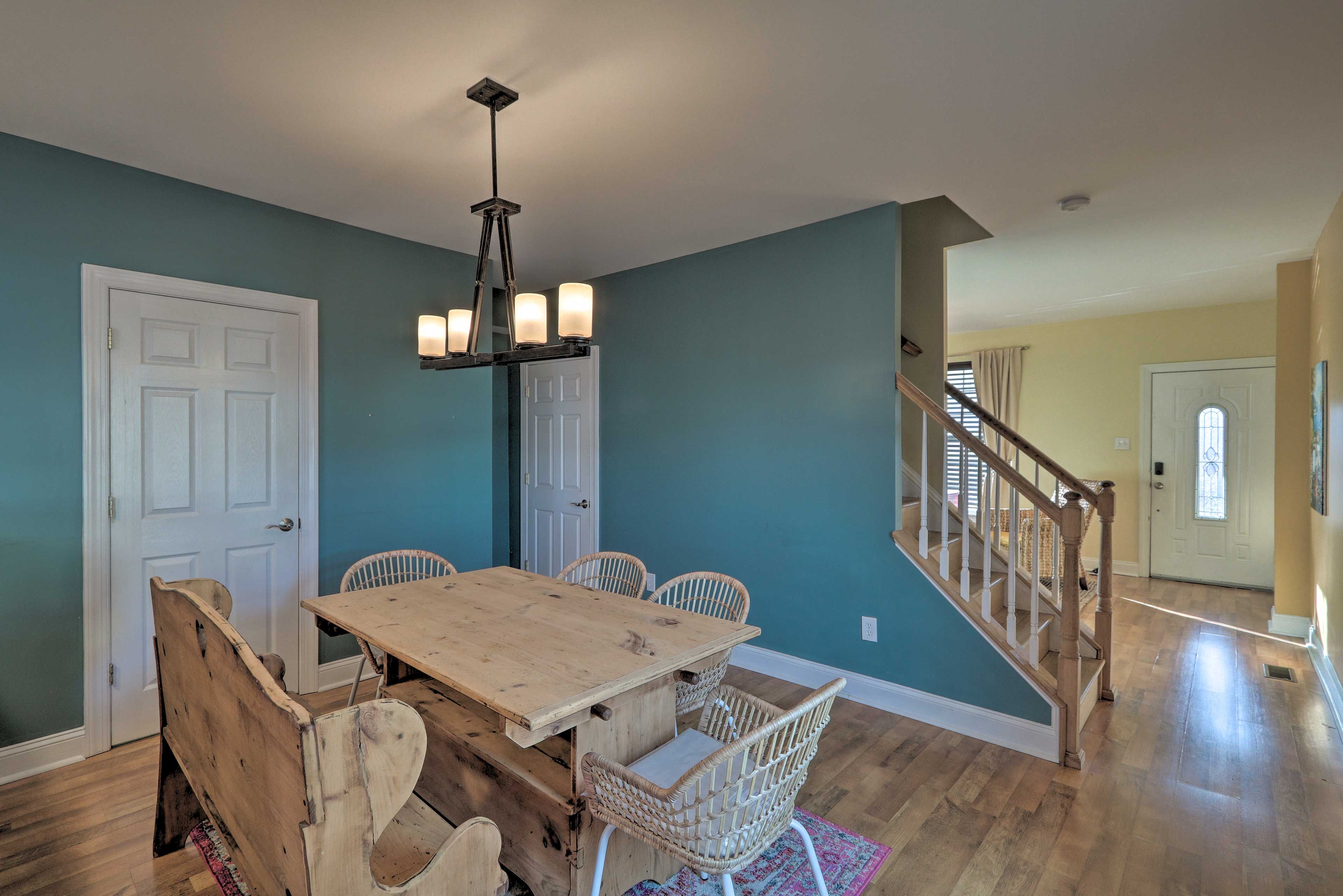 Dining Room | 1st Floor | Dishware/Flatware Provided