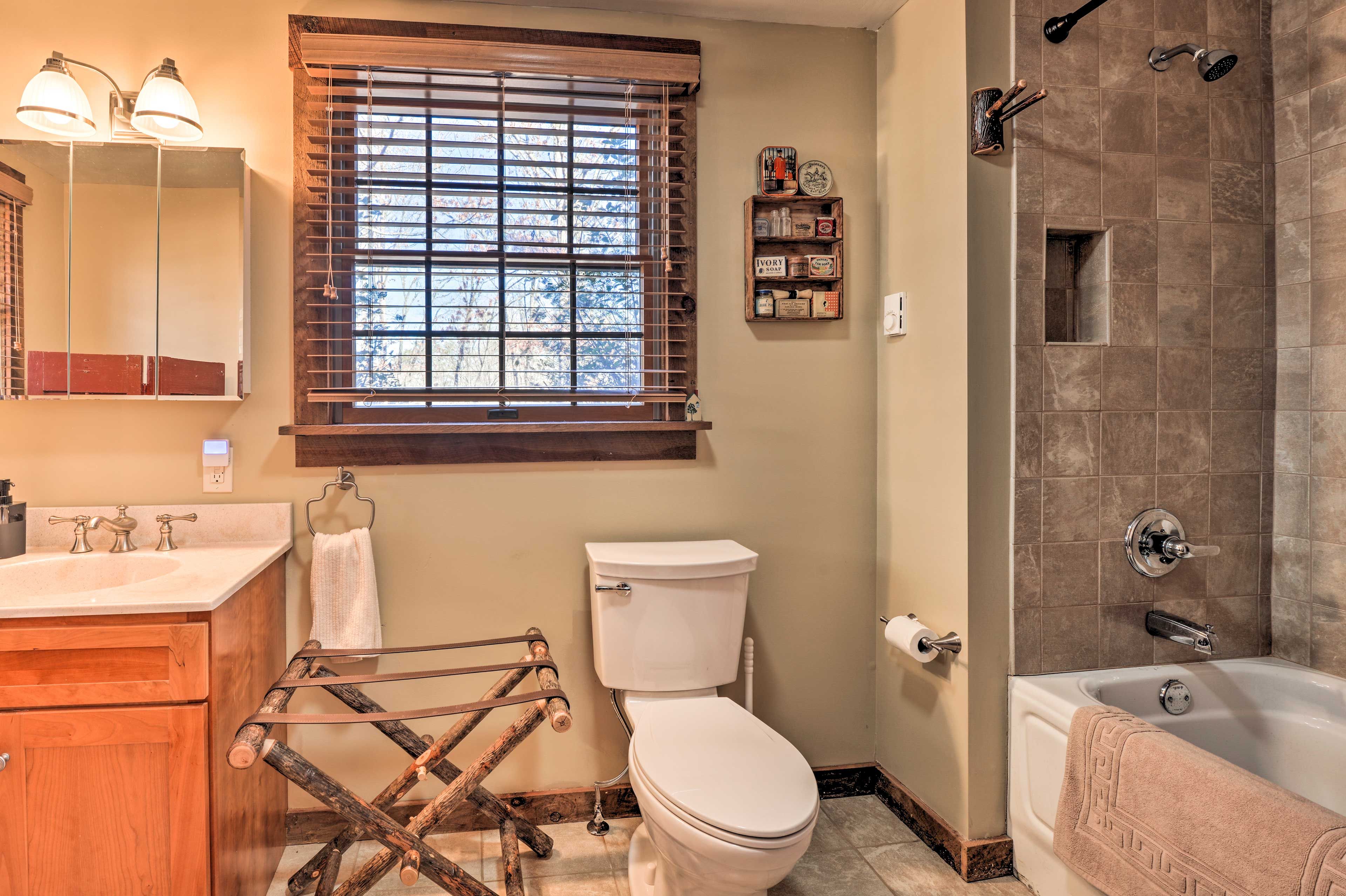Bathroom | Complimentary Toiletries Provided