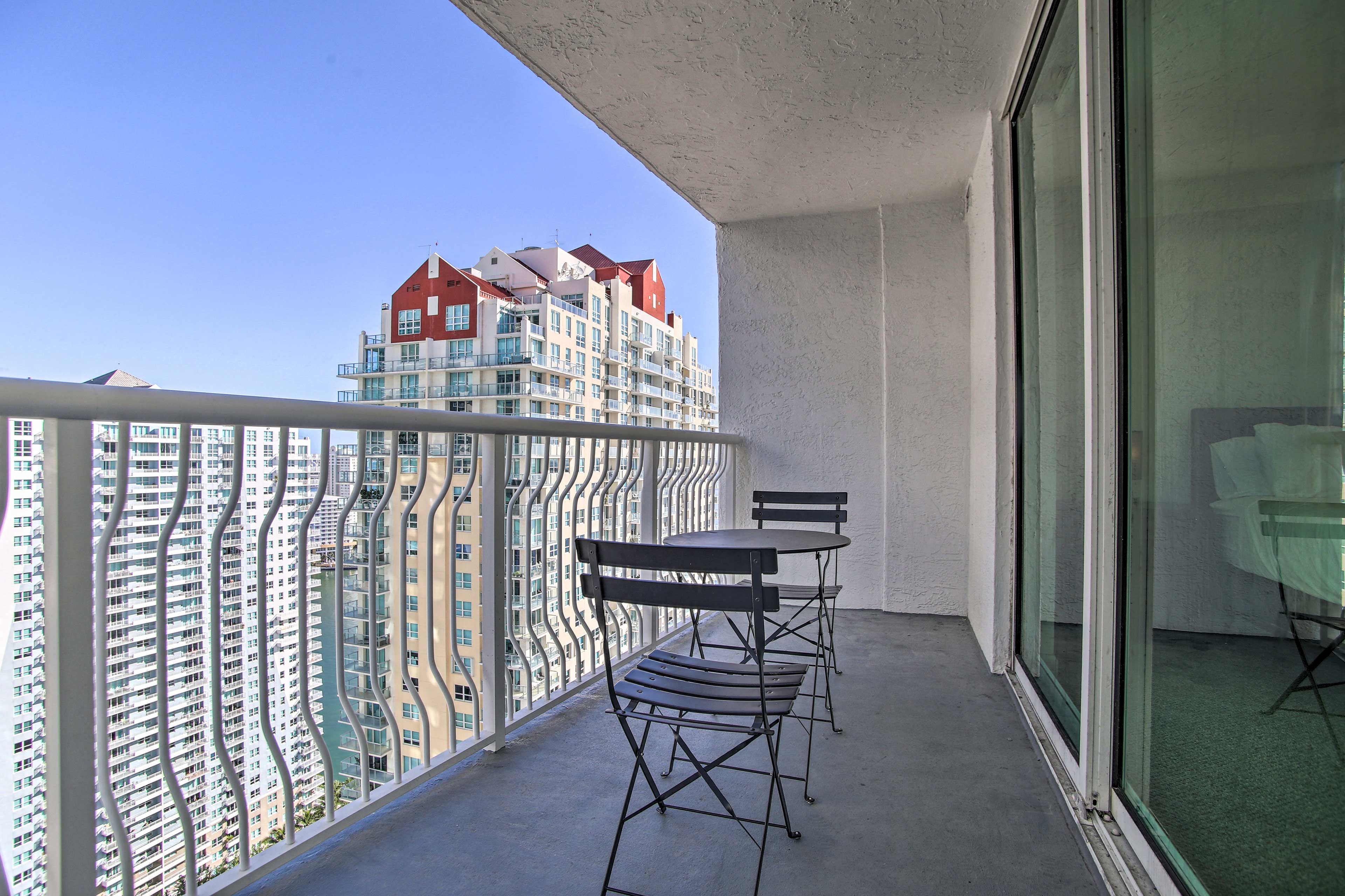 Balcony | Lounge Chairs
