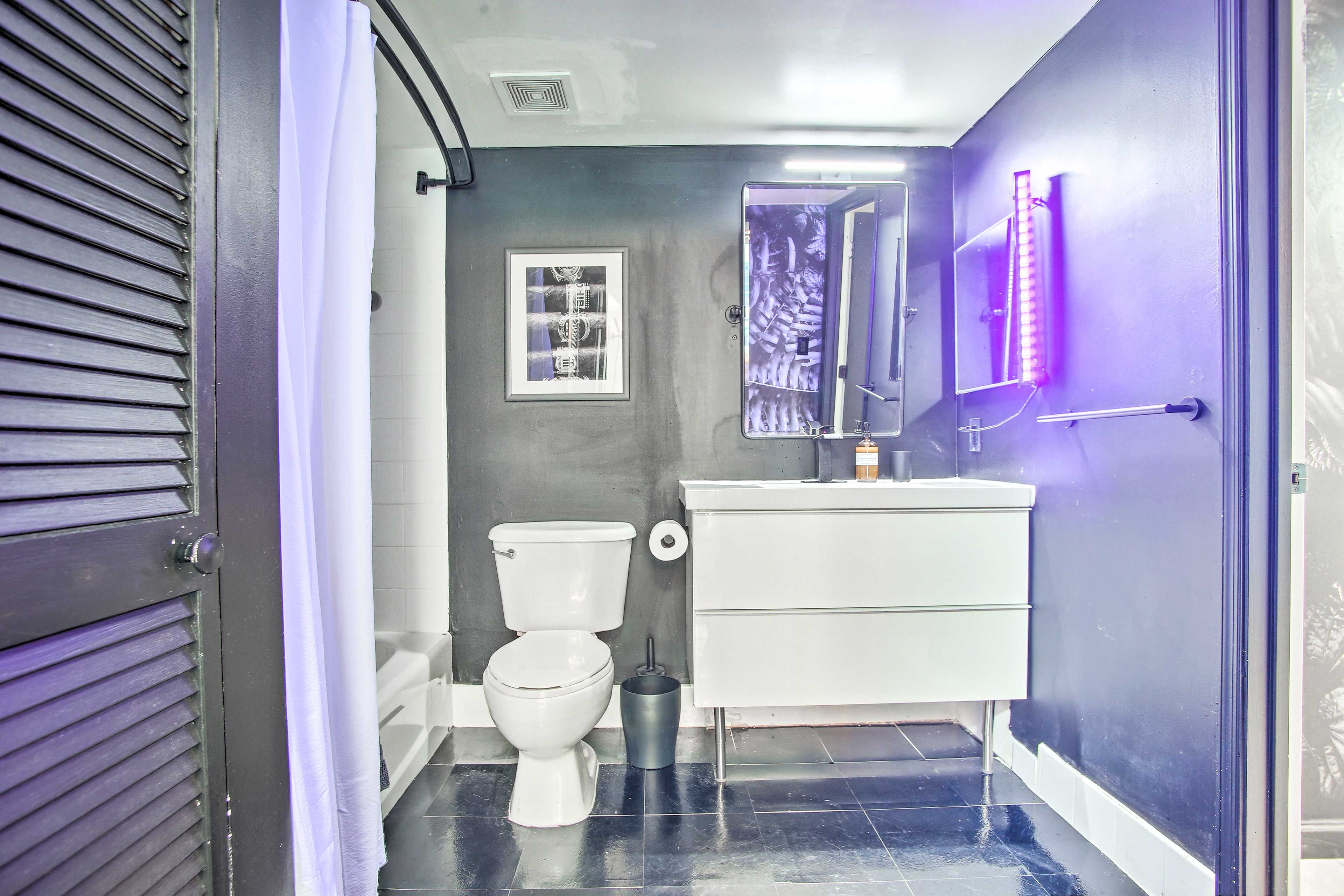 En-Suite Bathroom | Towels Provided