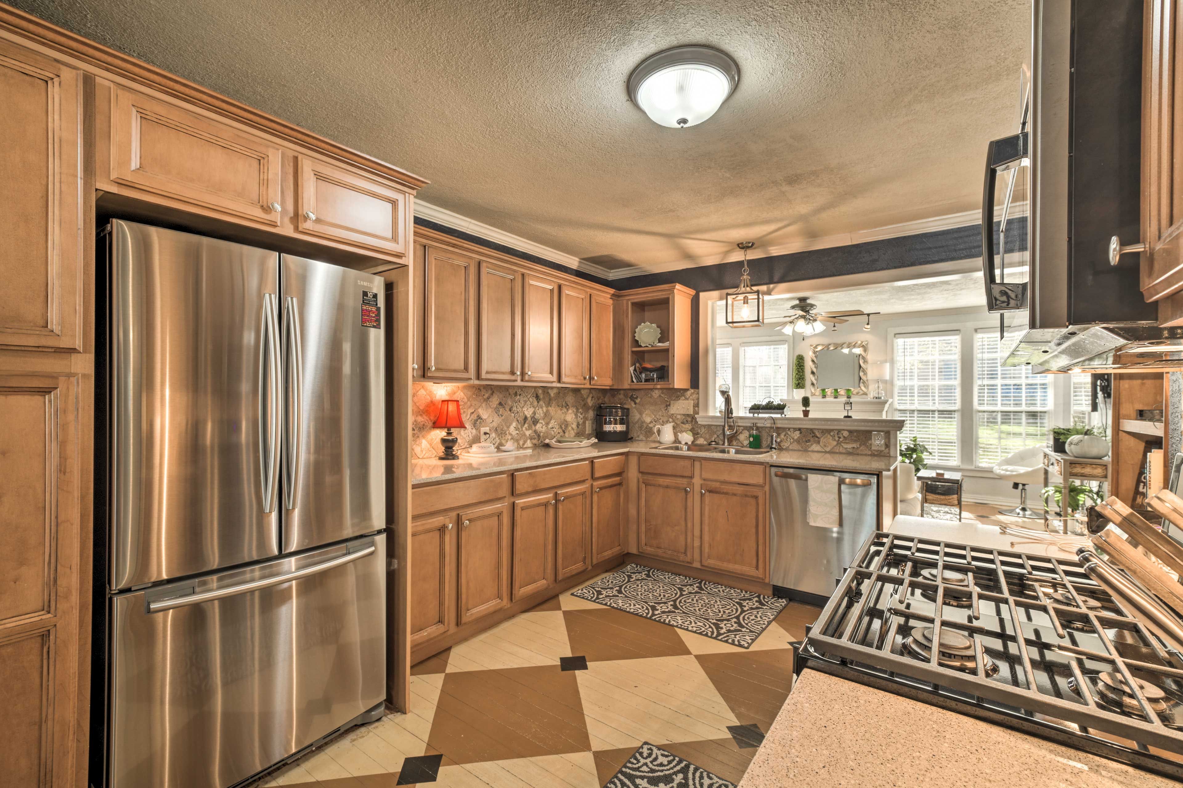 Fully Equipped Kitchen | New Appliances | Dishware & Glassware