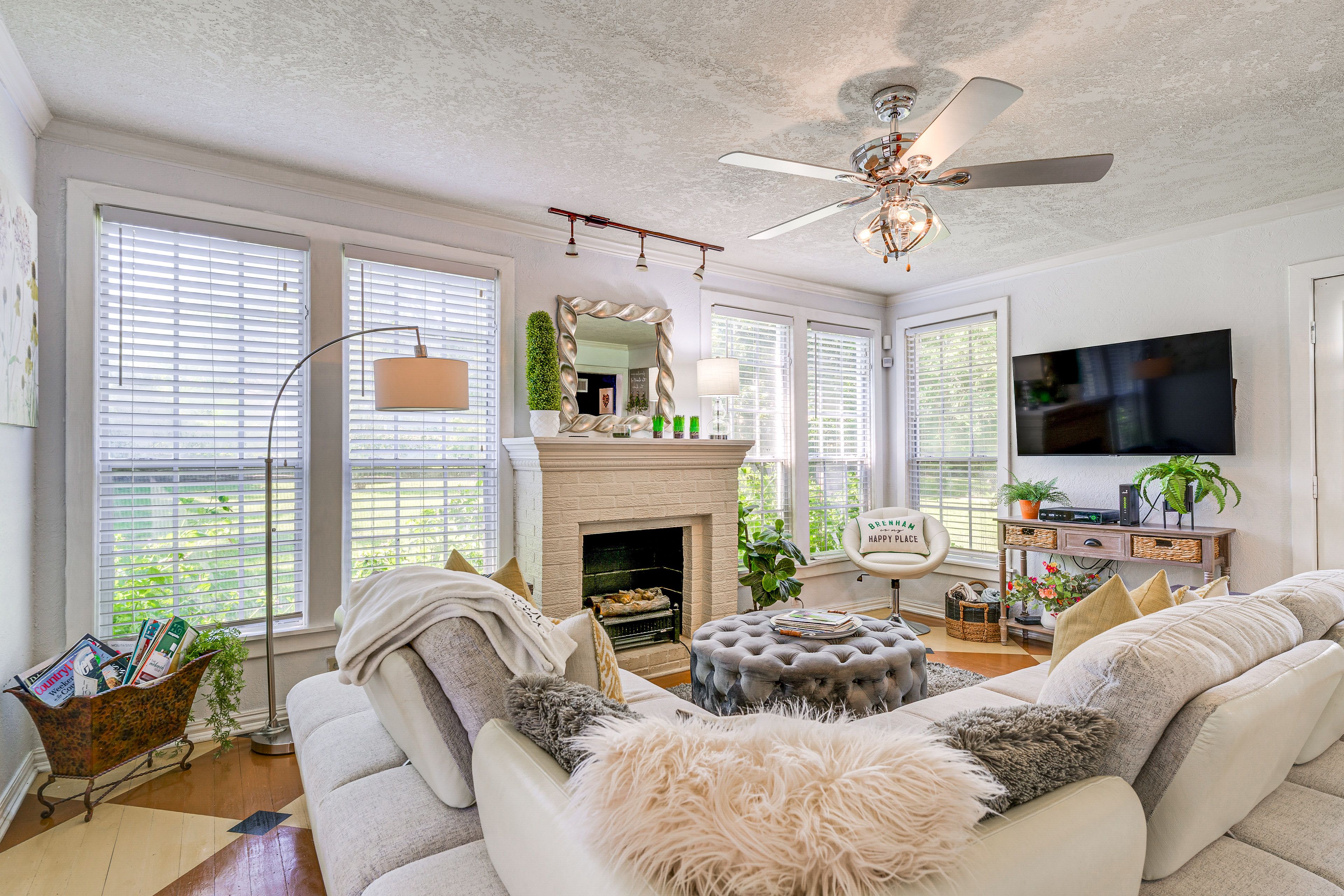 Living Room | Smart TV