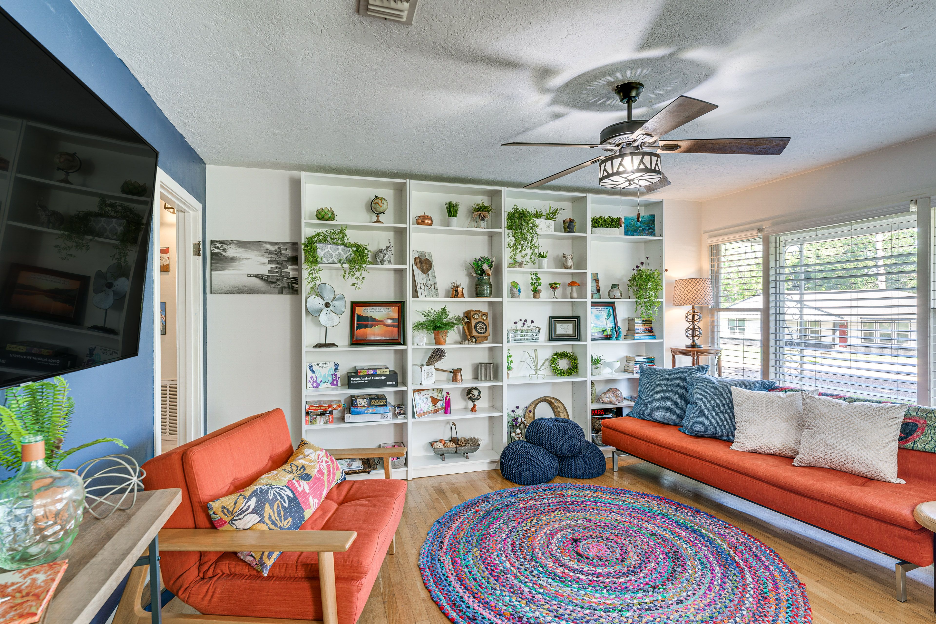 Den | Full Futon | Smart TV