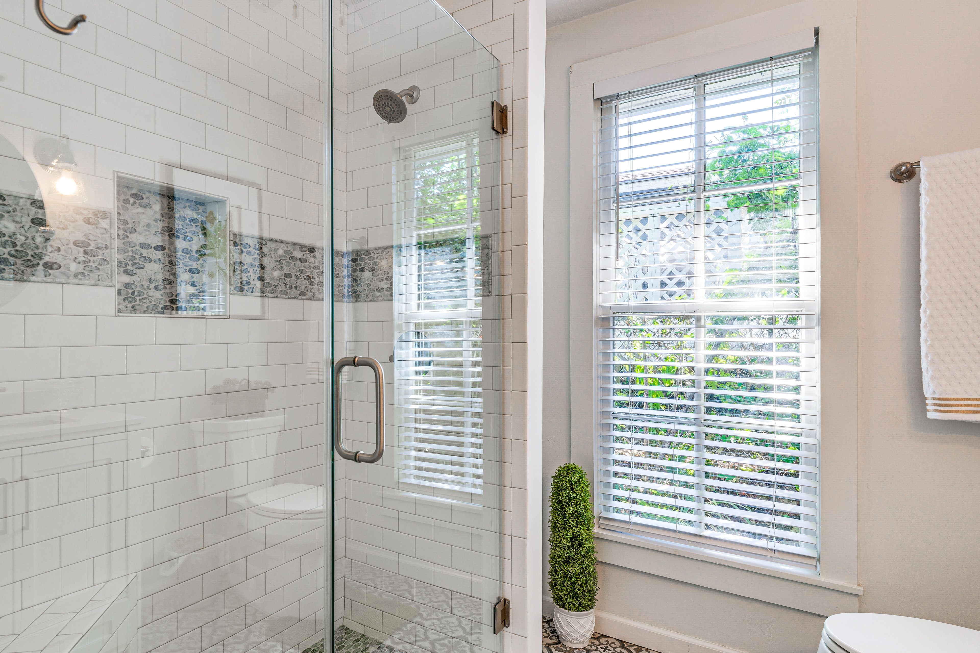 Full Bathroom | Towels Provided