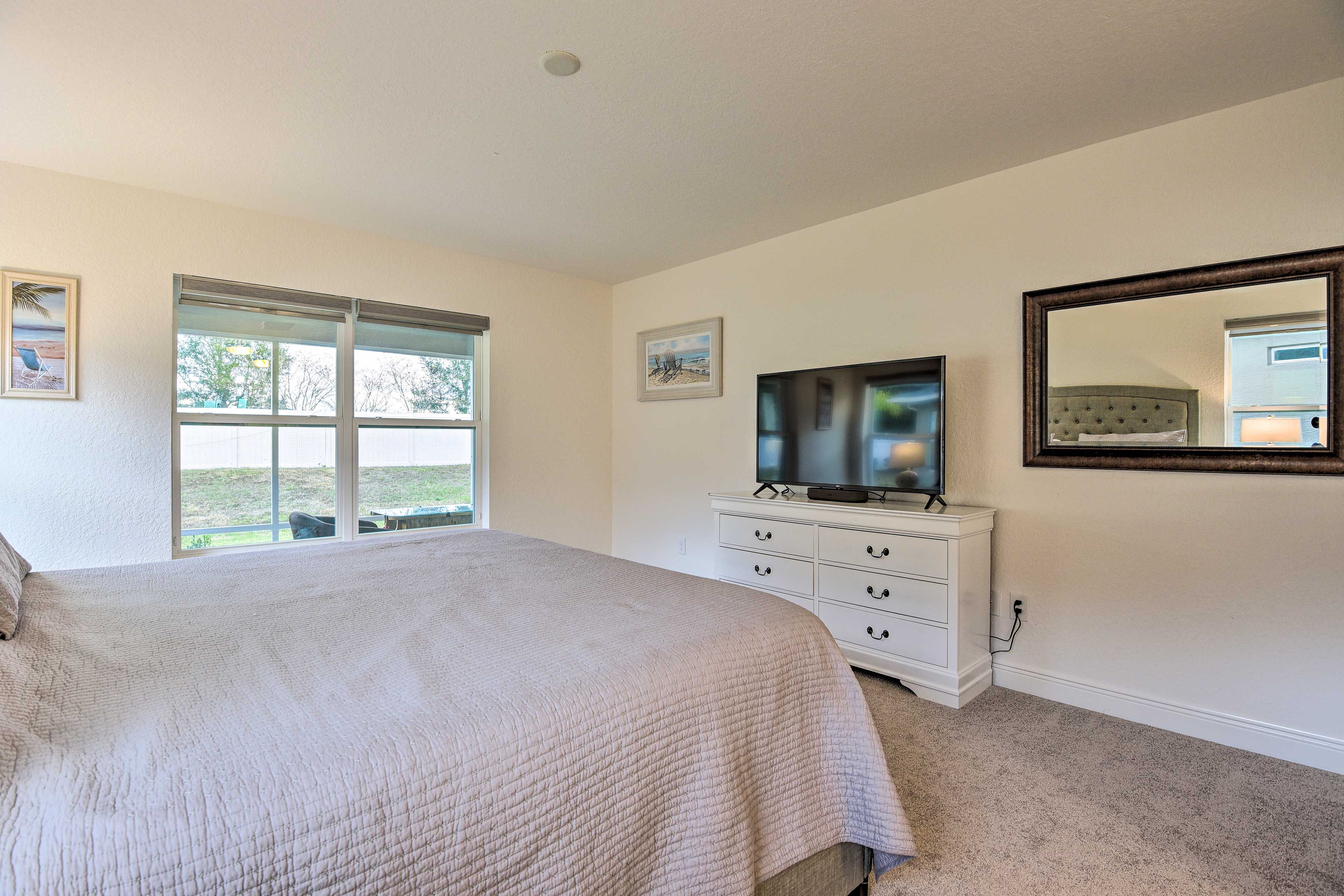Main Bedroom | Smart TV