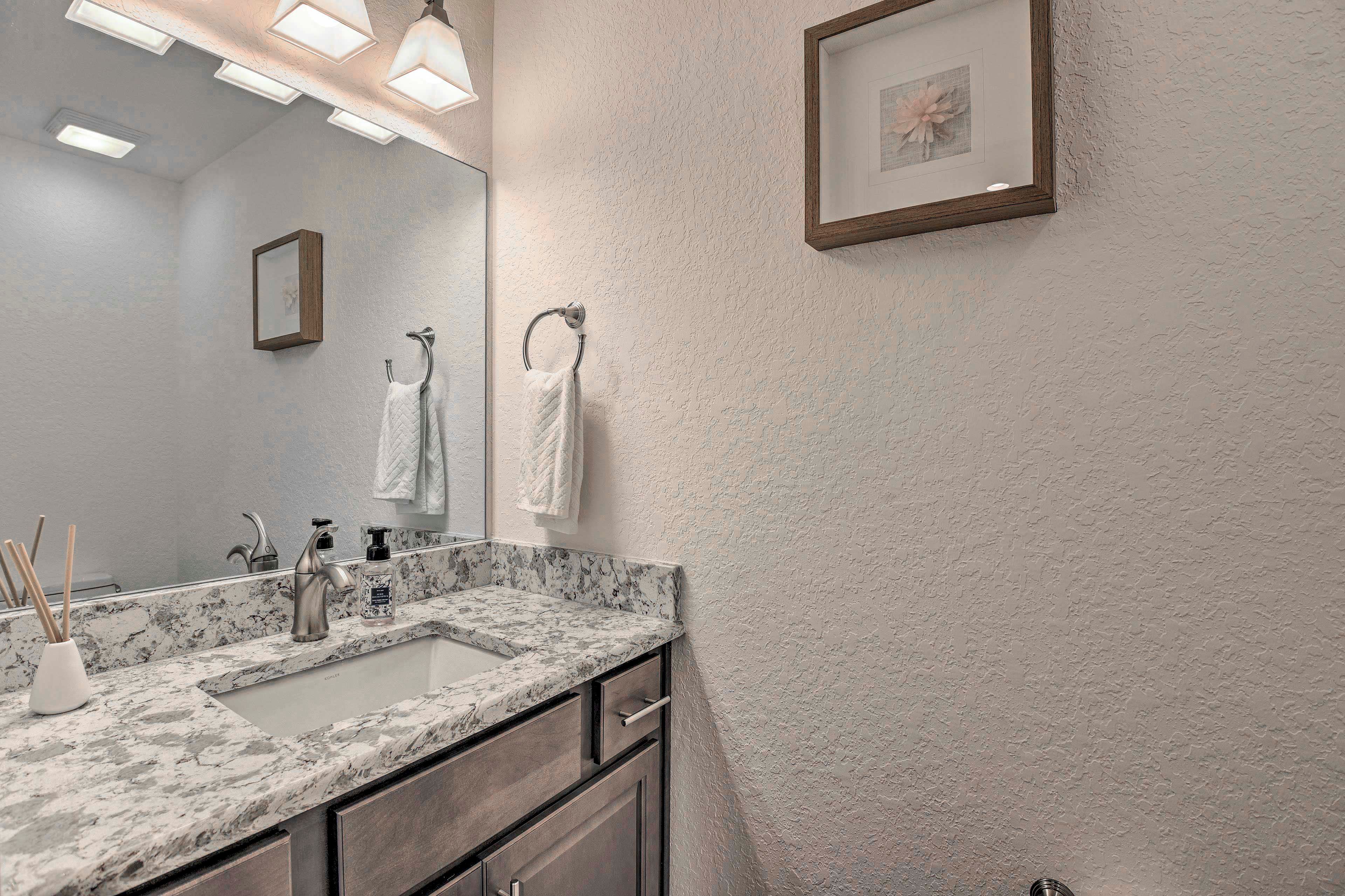 Half Bathroom | Towels Provided
