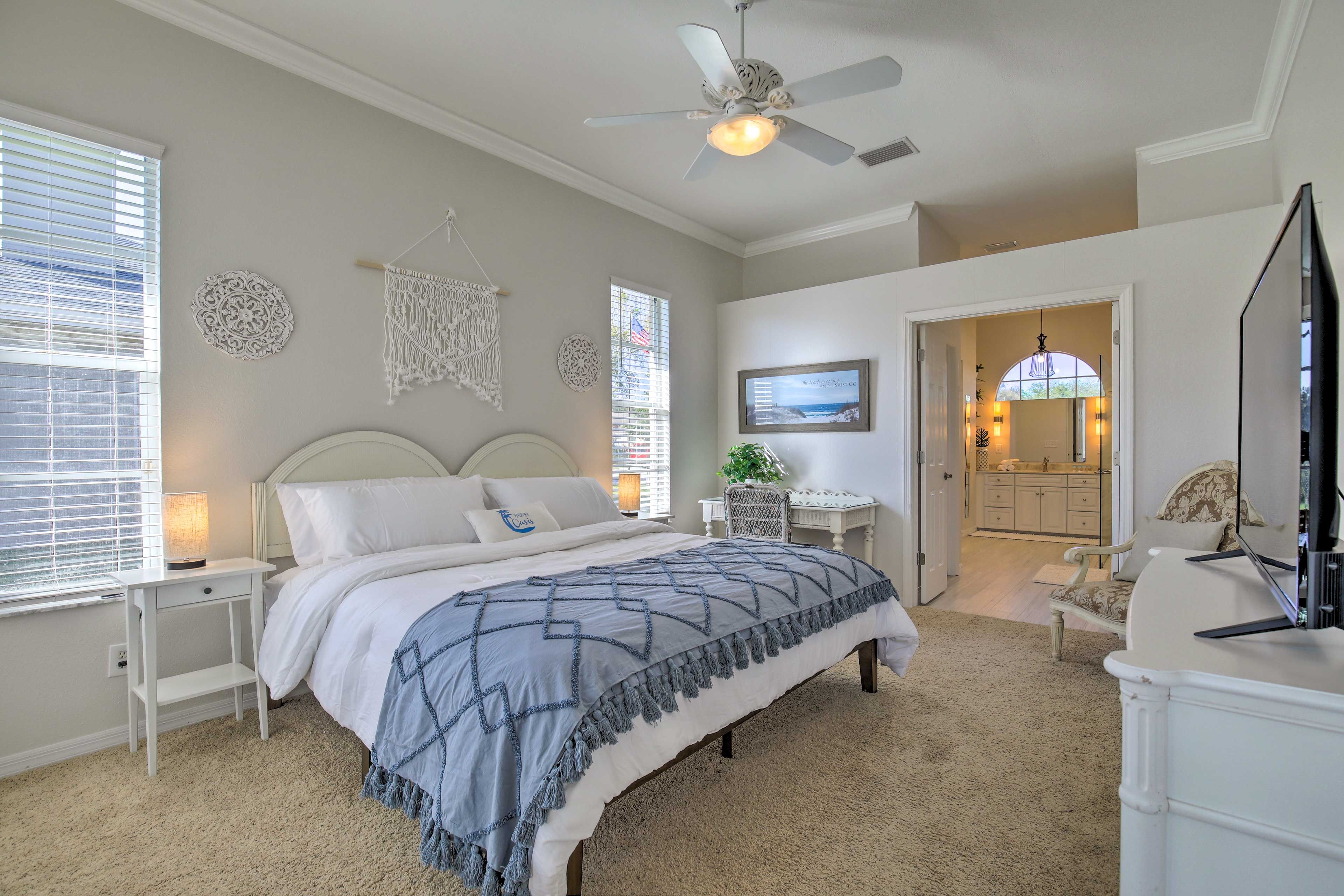 Bedroom 1 | King Bed