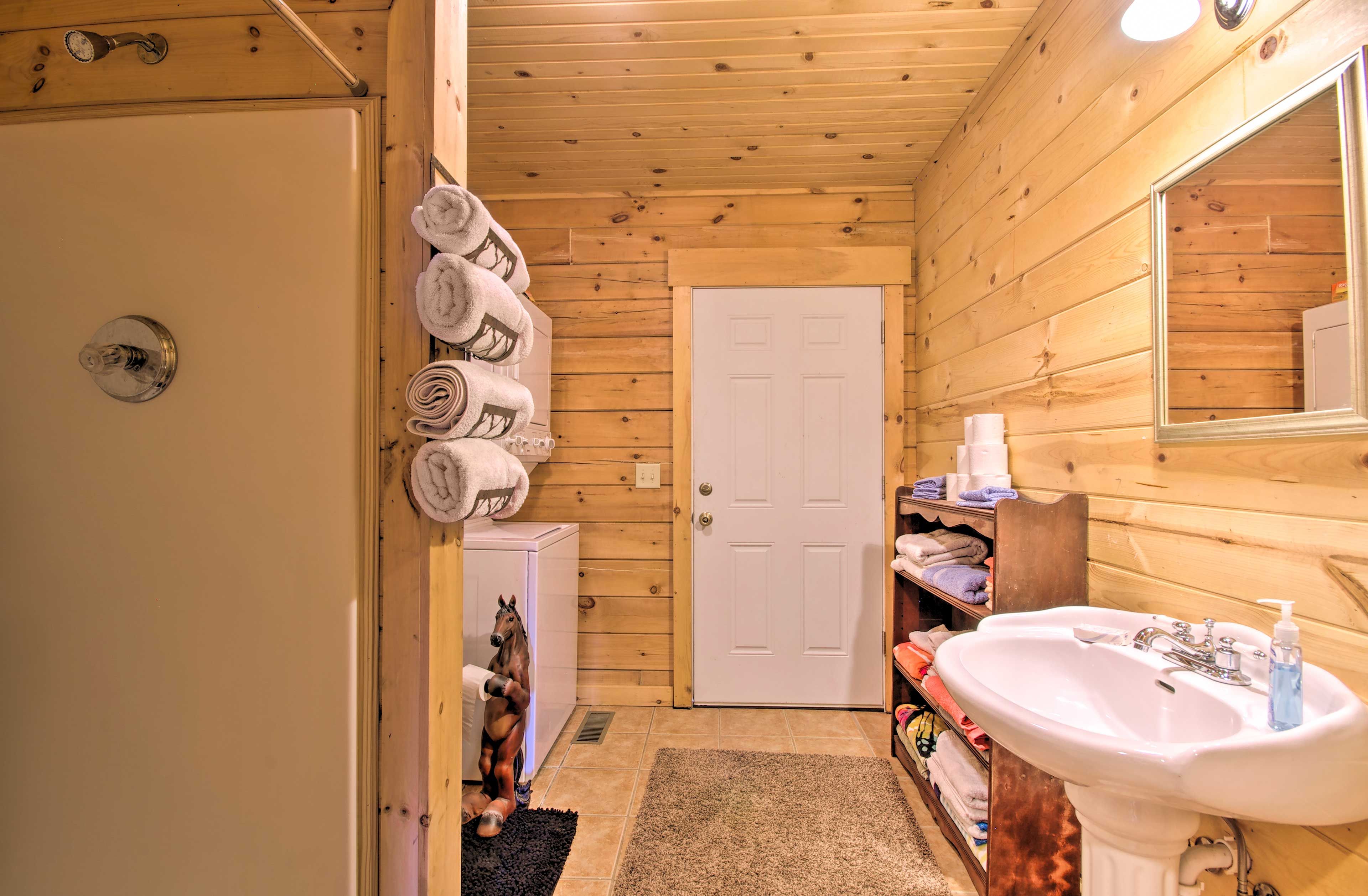 Full Bathroom | Washer/Dryer | Towels Provided