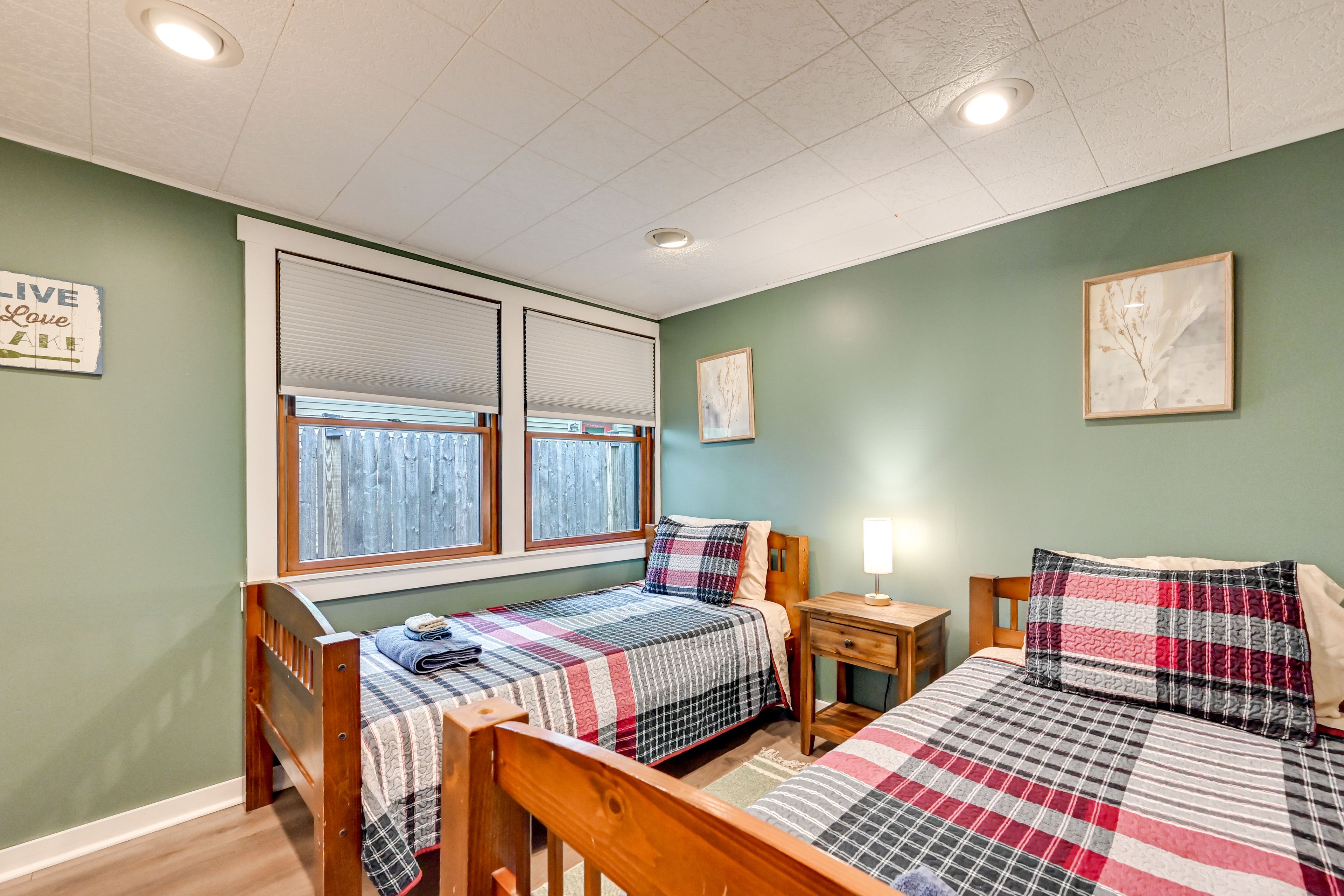 Bedroom 2 | 1st Floor | 2 Twin Beds
