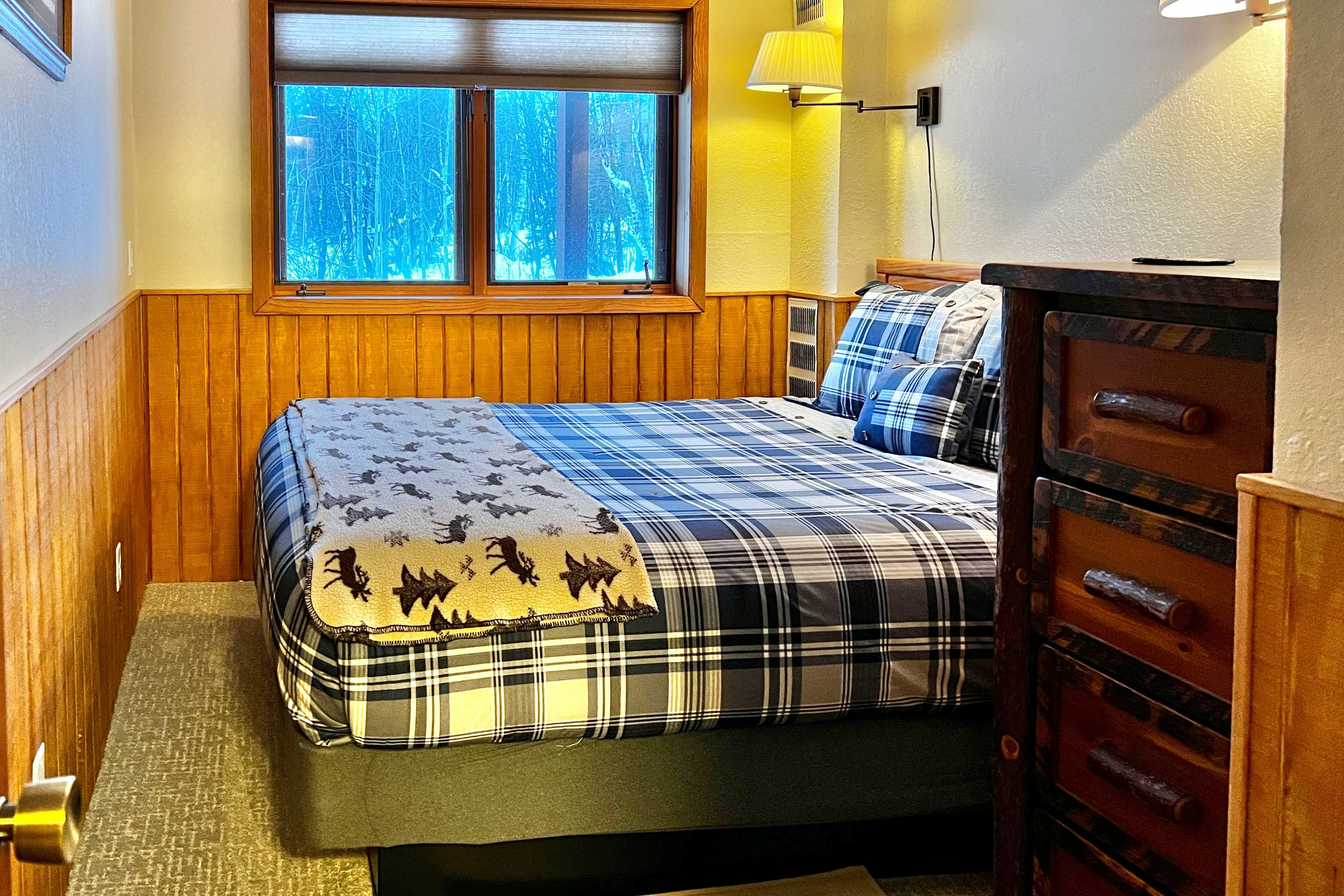 Bedroom 1 | Queen Bed | Lower Level | Stairs Required