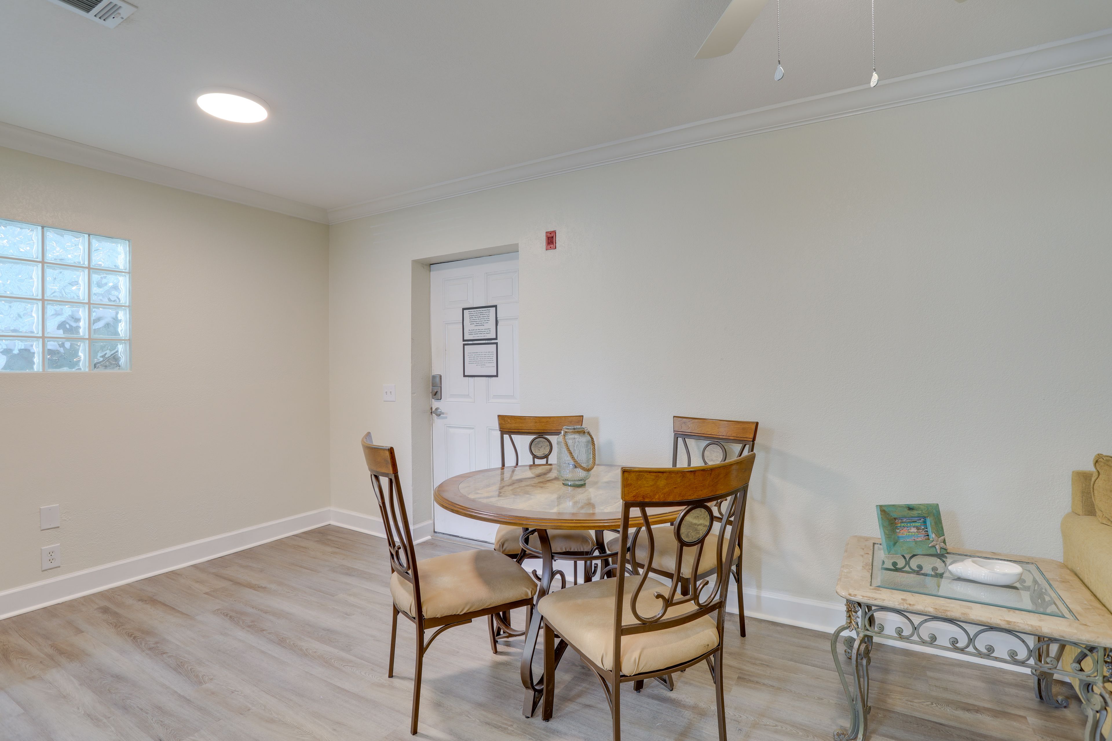 Dining Area | Dishware & Flatware Provided