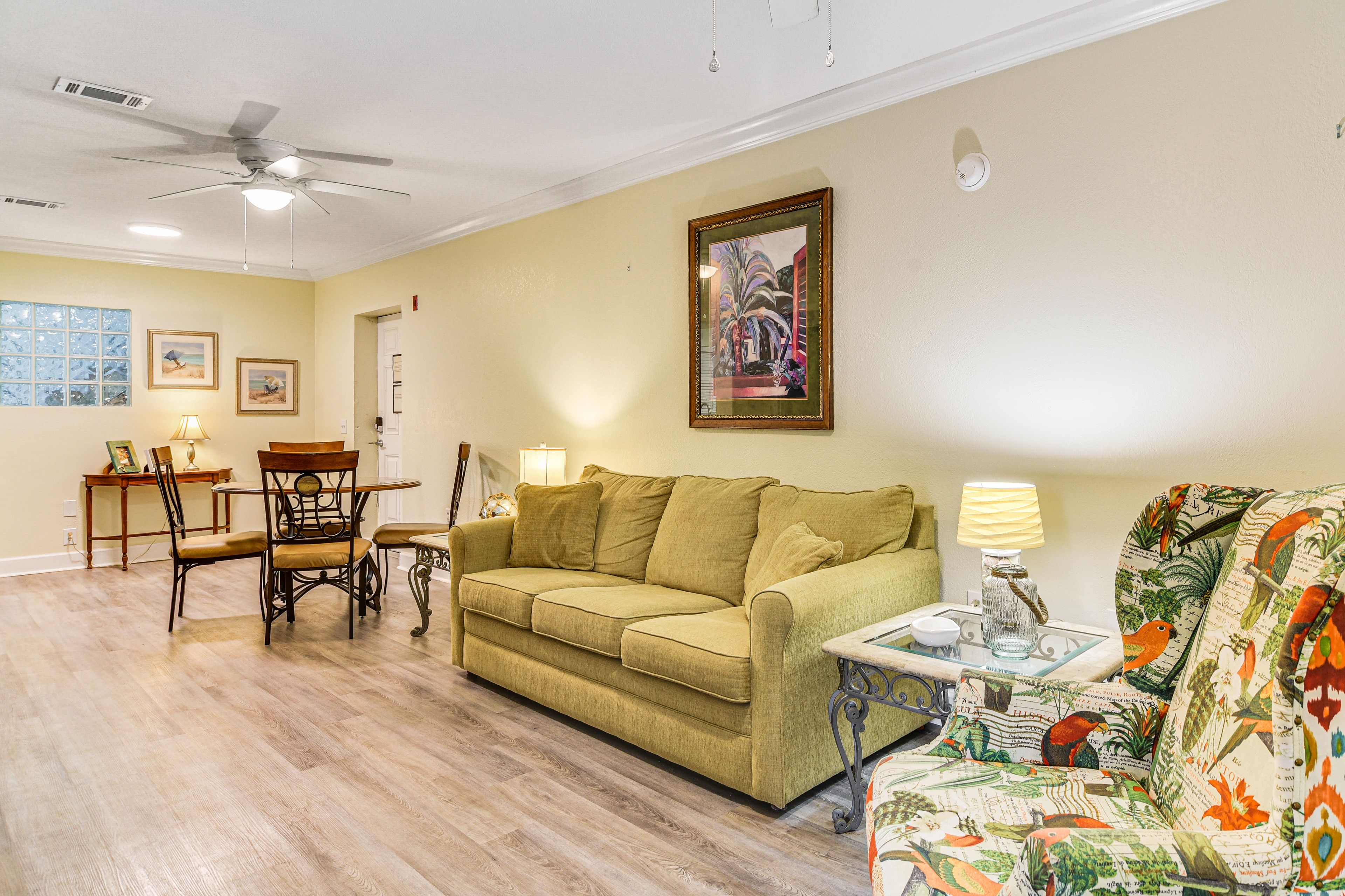 Living Area | Free WiFi | Air Conditioning | Central Heating
