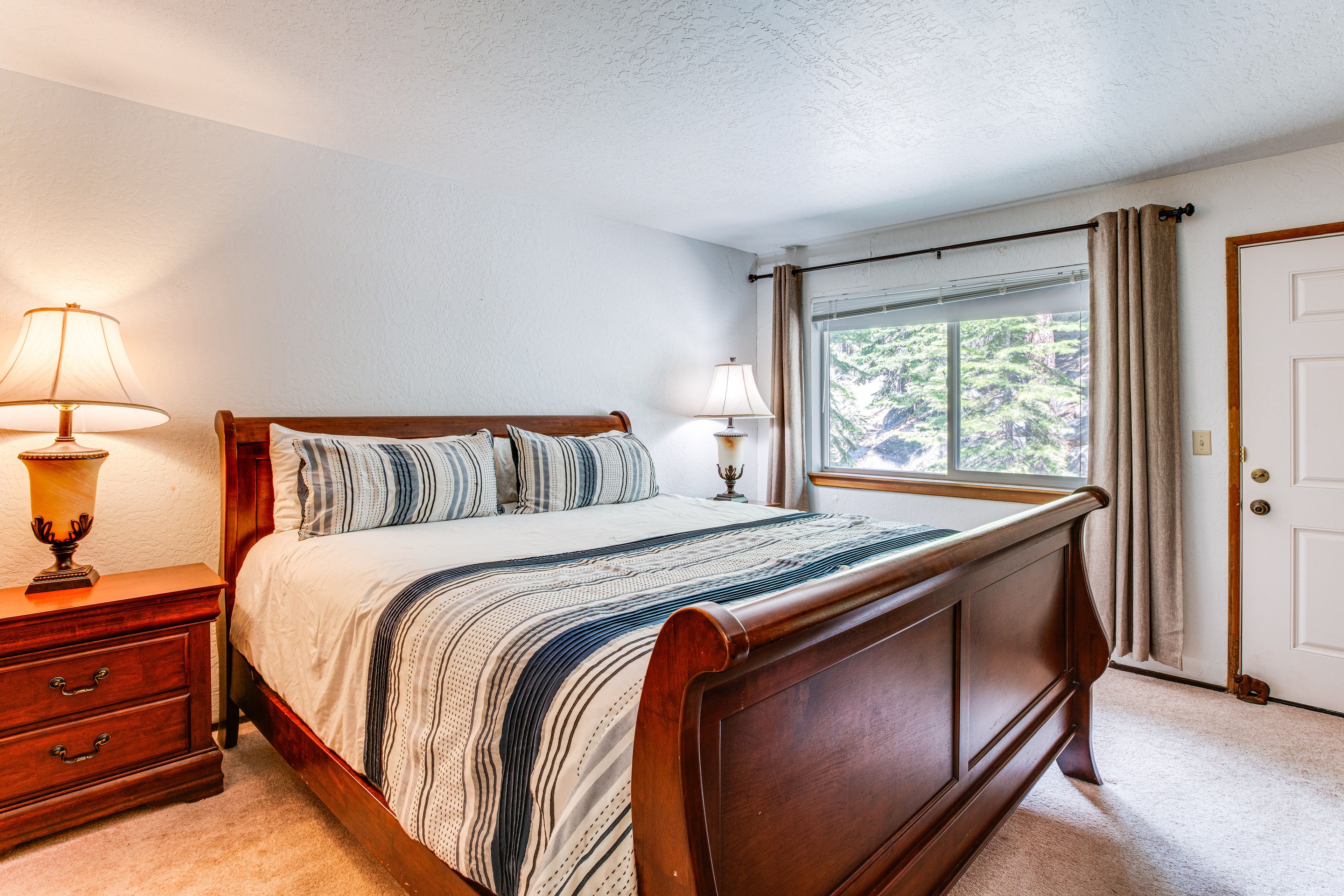 Bedroom 1 | King Bed