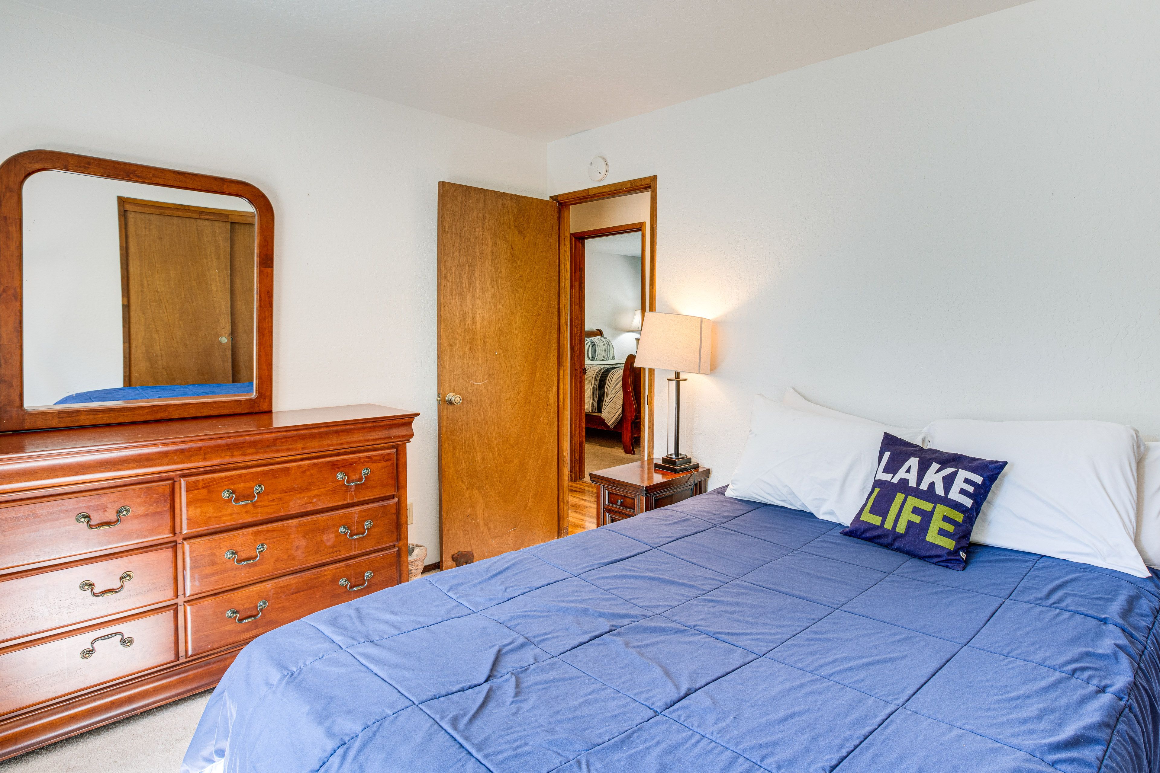Bedroom 3 | Queen Bed