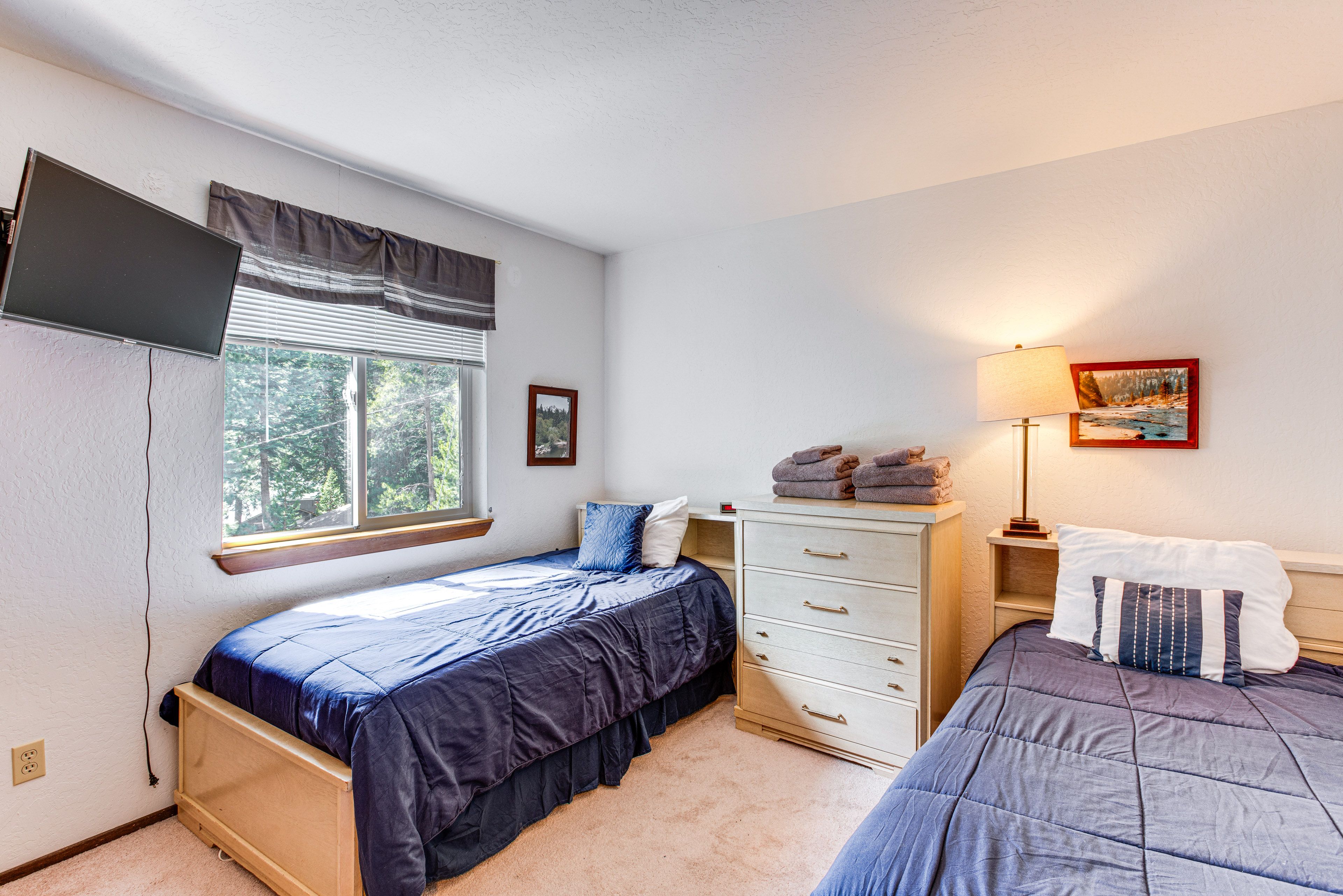Bedroom 2 | 2 Twin Beds | Linens Provided