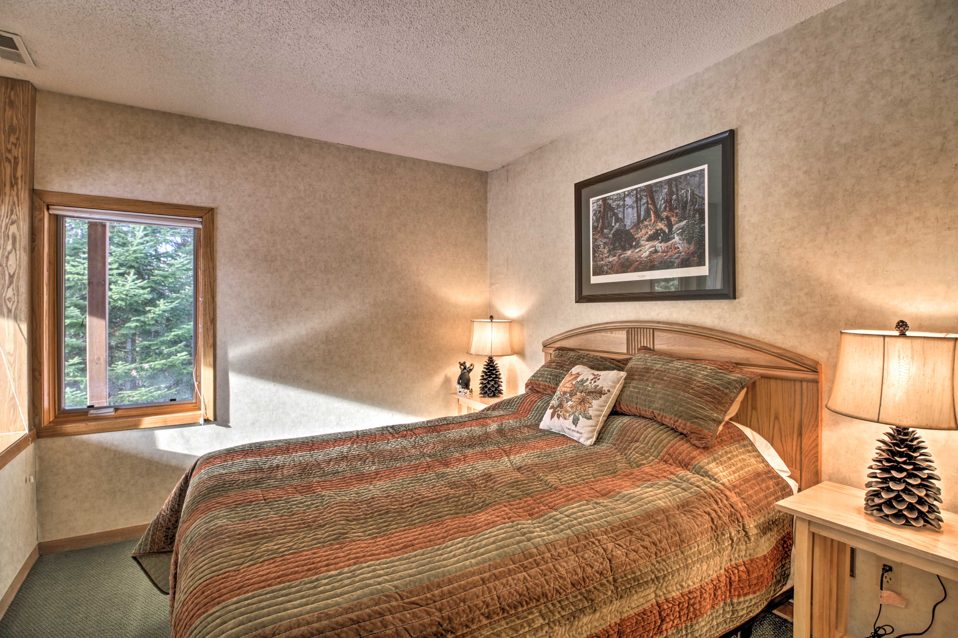 Bedroom 2 | Queen Bed
