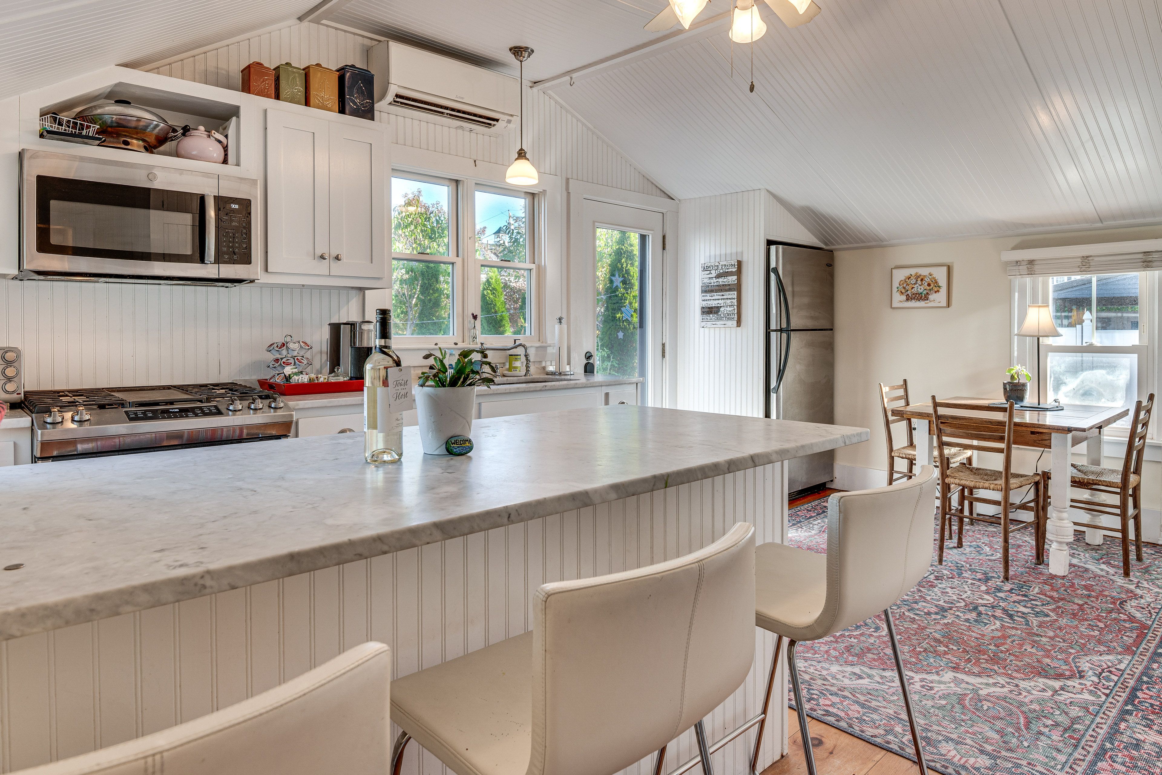 Breakfast Bar | Kitchen