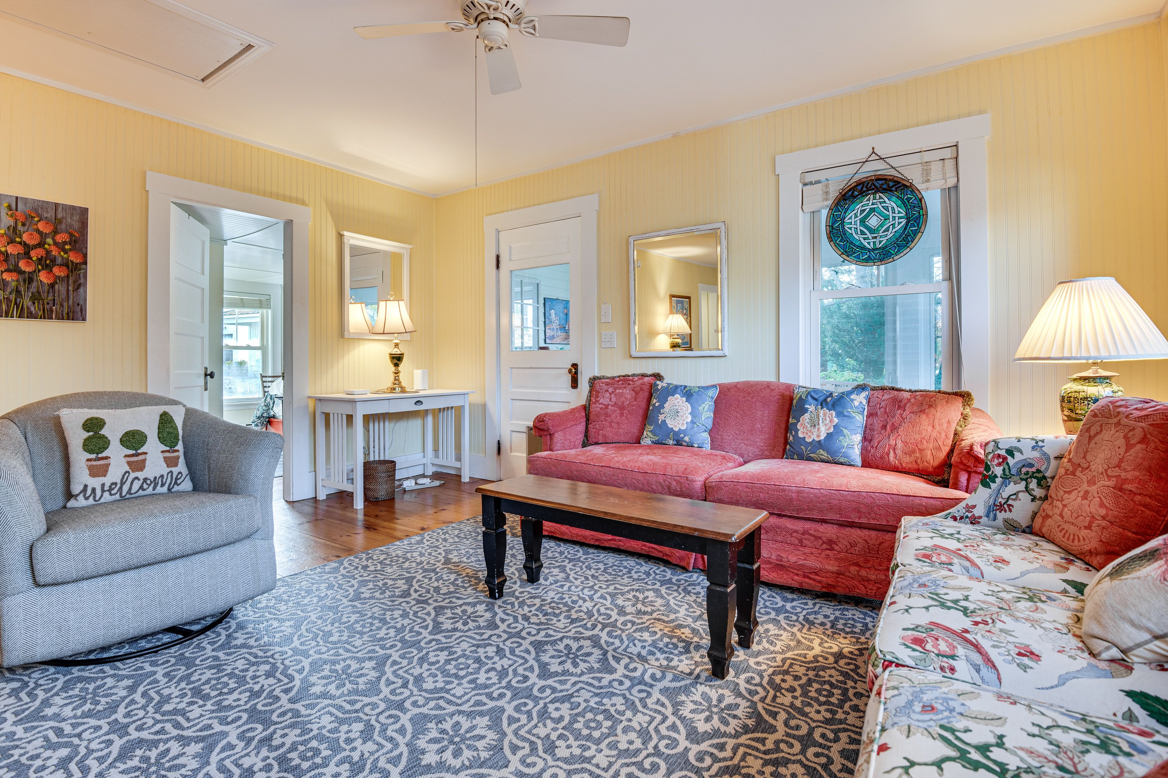 Living Room | Smart TV | Free WiFi