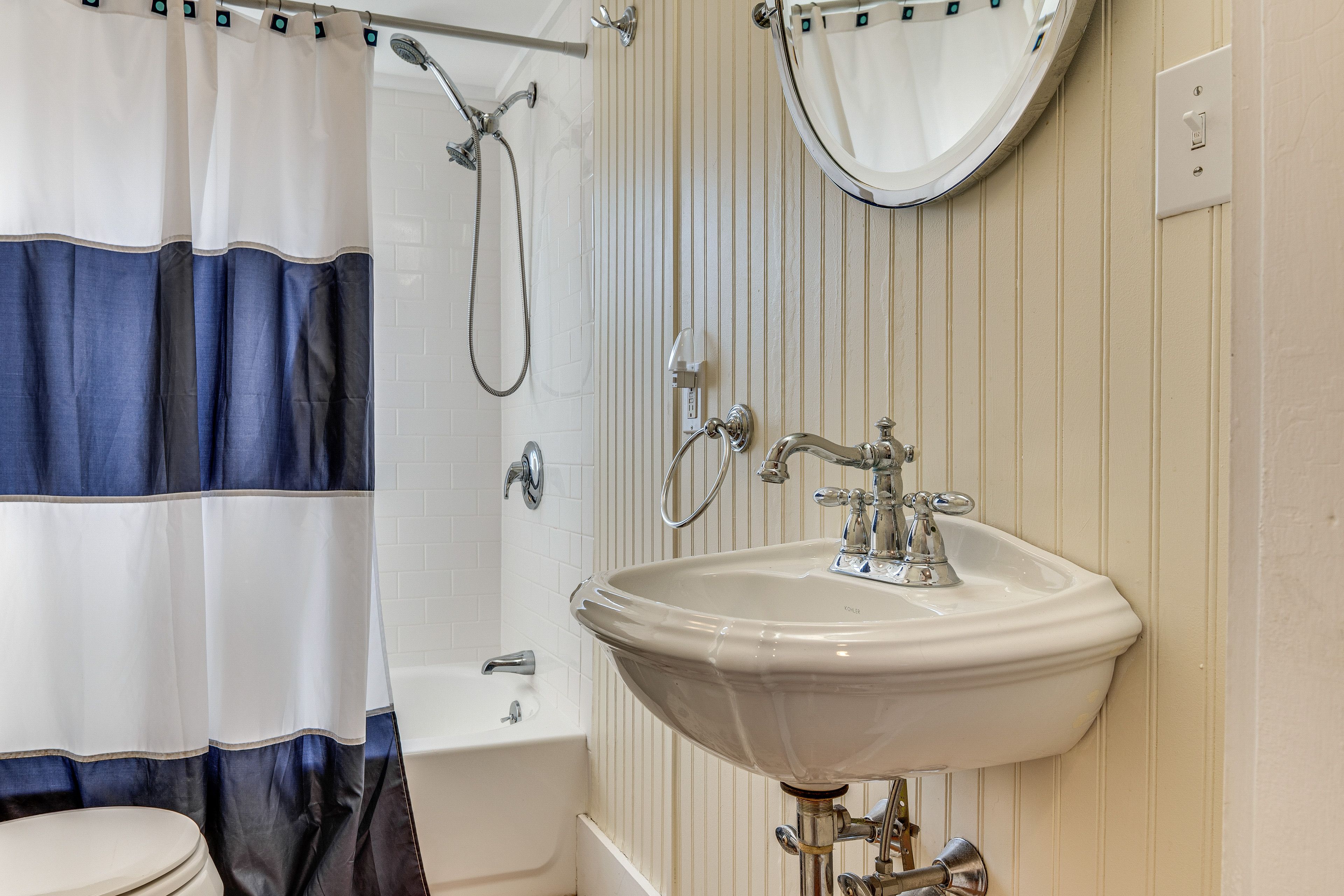 Bathroom | Towels Provided