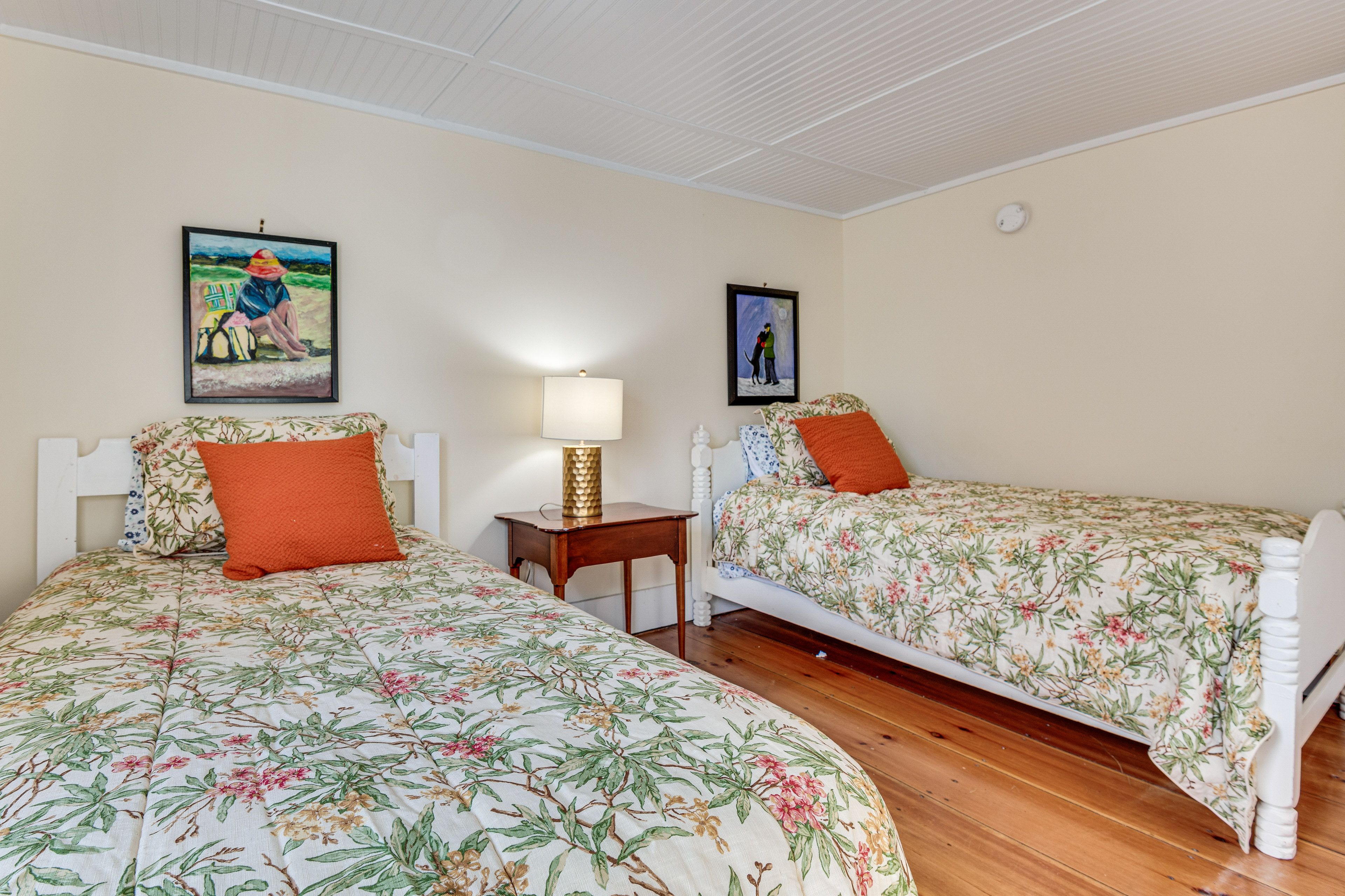 Bedroom 2 | 2 Twin Beds