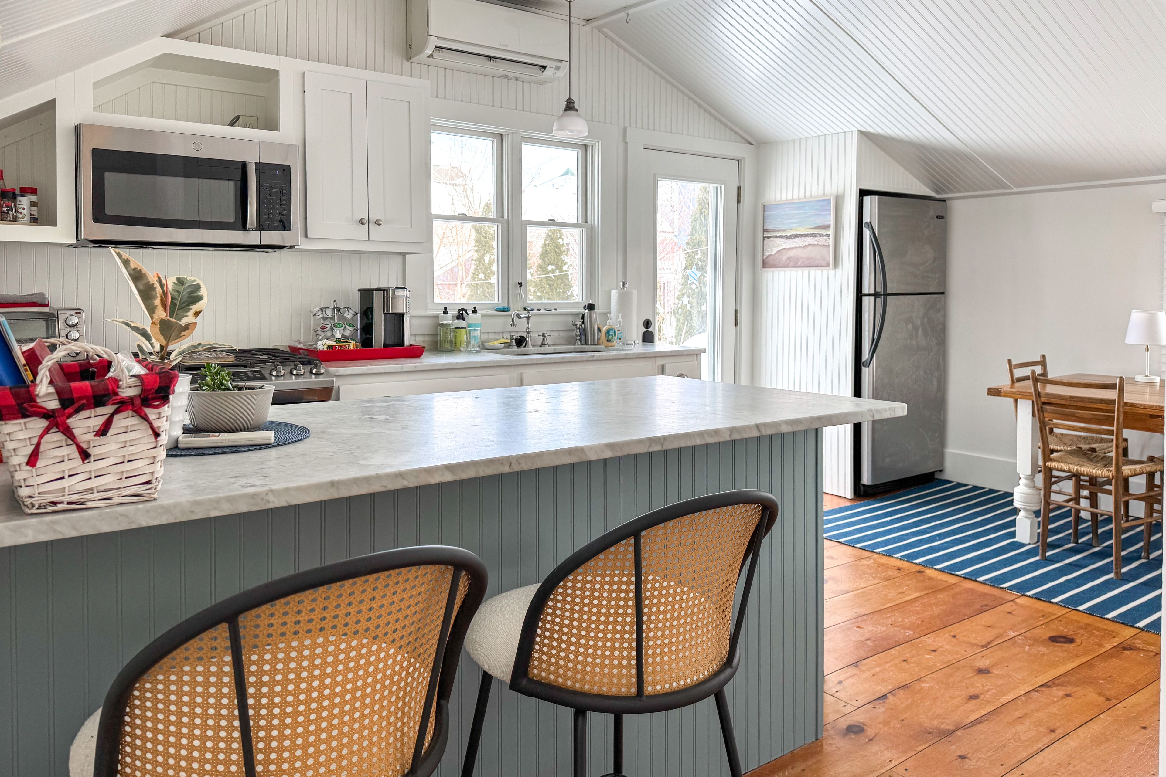 Breakfast Bar | Kitchen