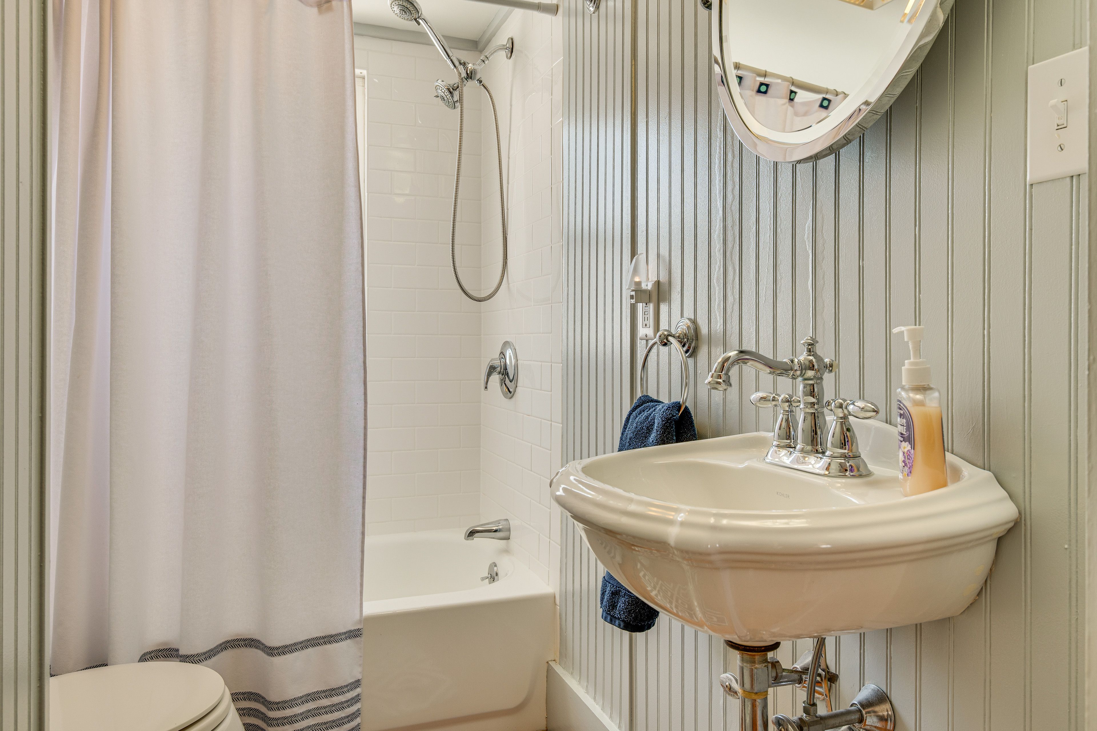 Bathroom | Towels Provided