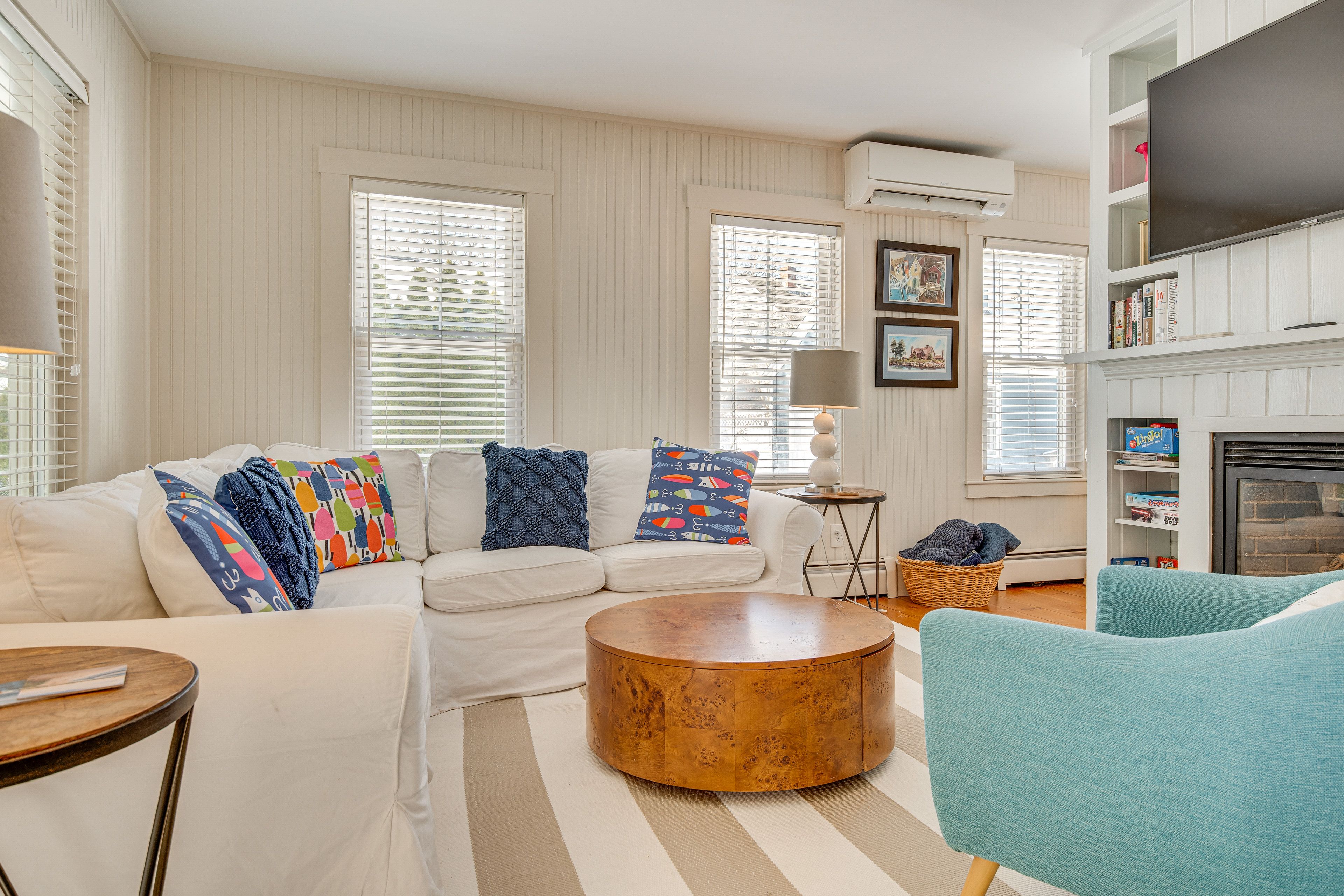 Living Room | Smart TV | Free WiFi