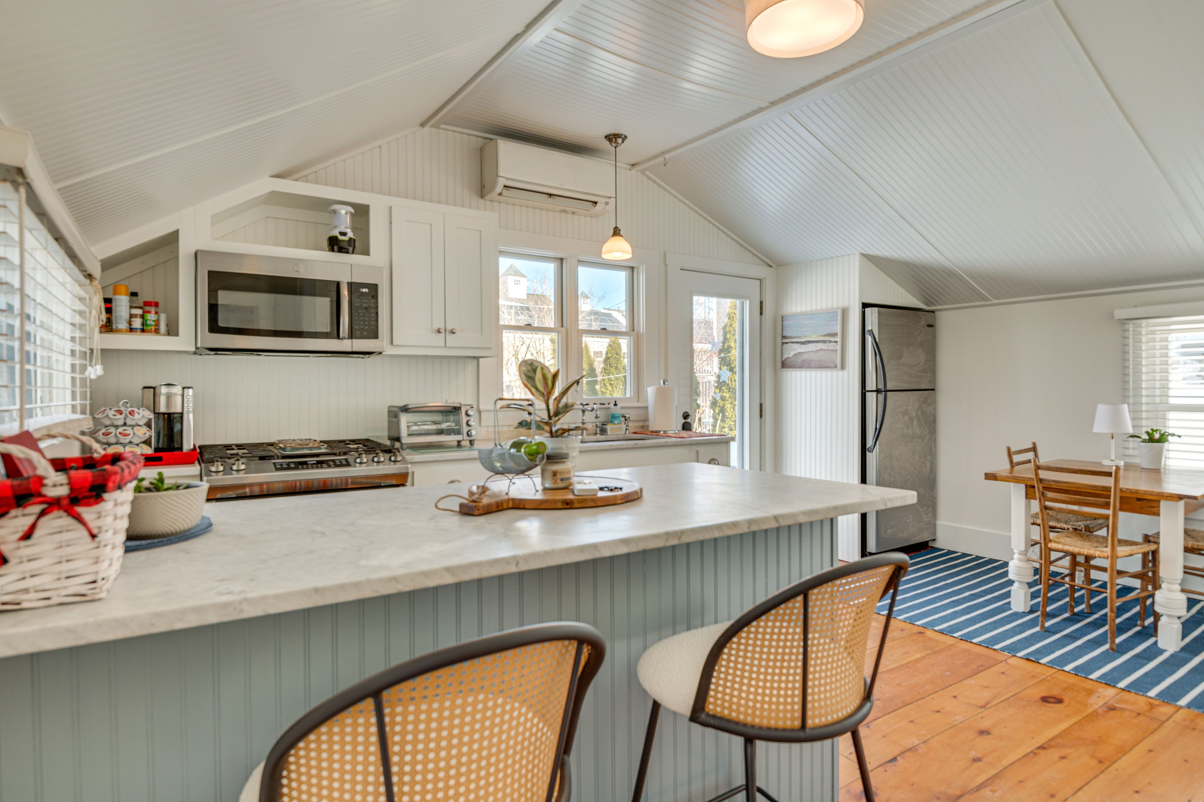 Breakfast Bar | Kitchen
