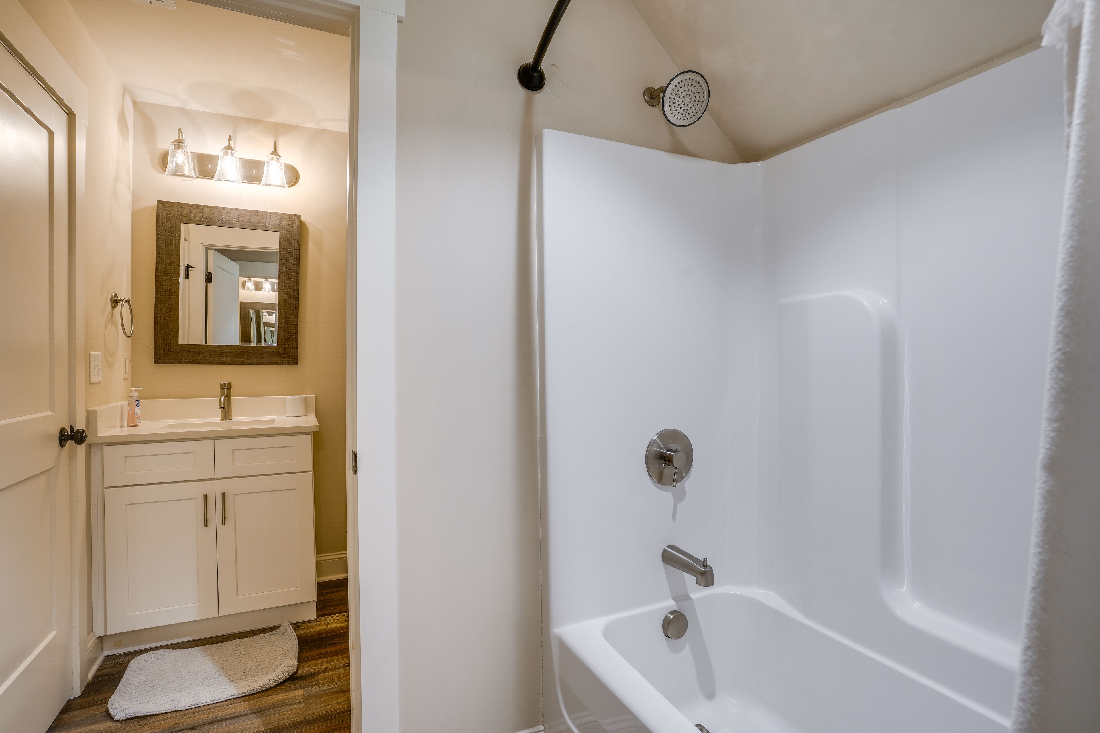 Full Bath | 2nd Floor