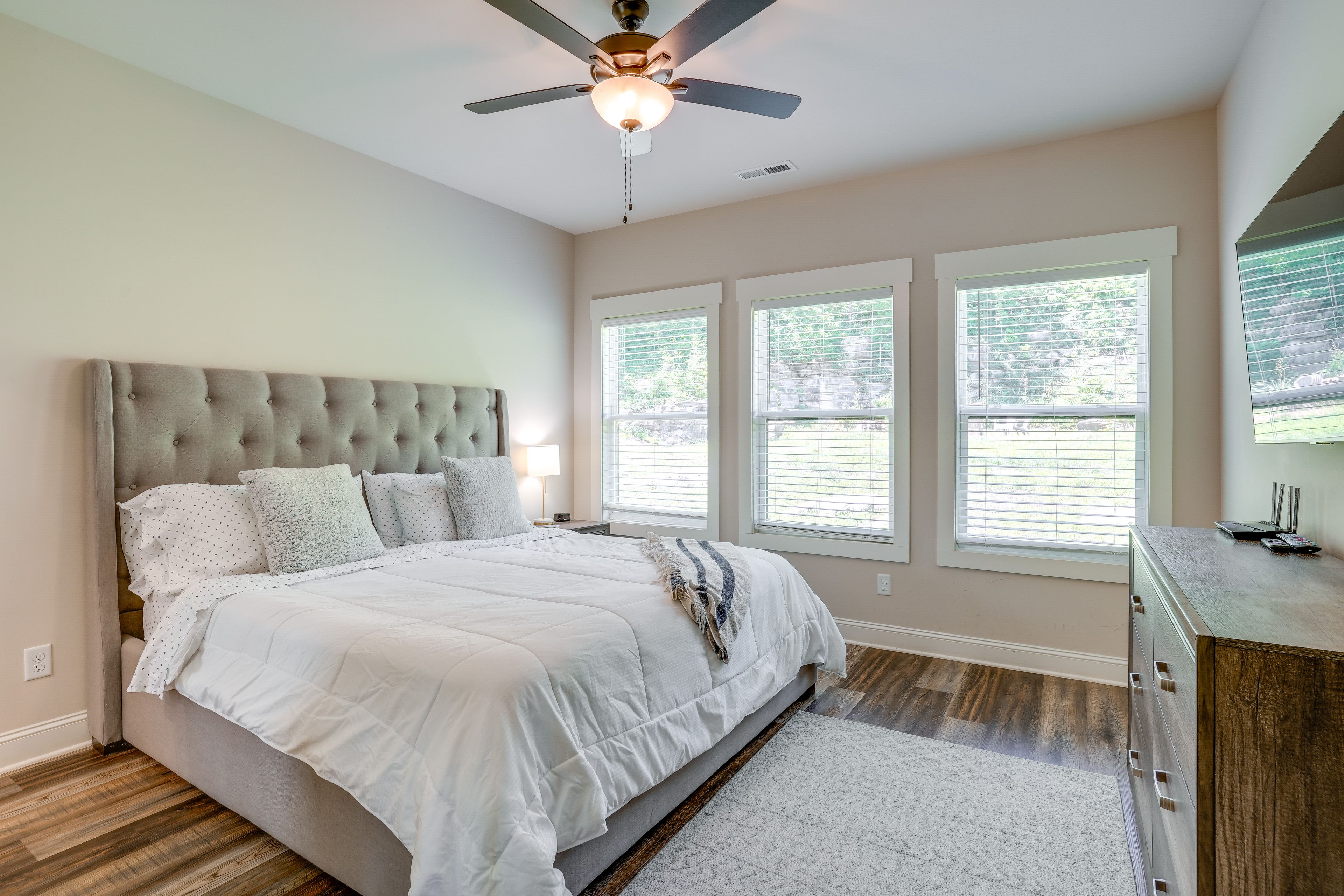 Bedroom 1 | King Bed | 1st Floor