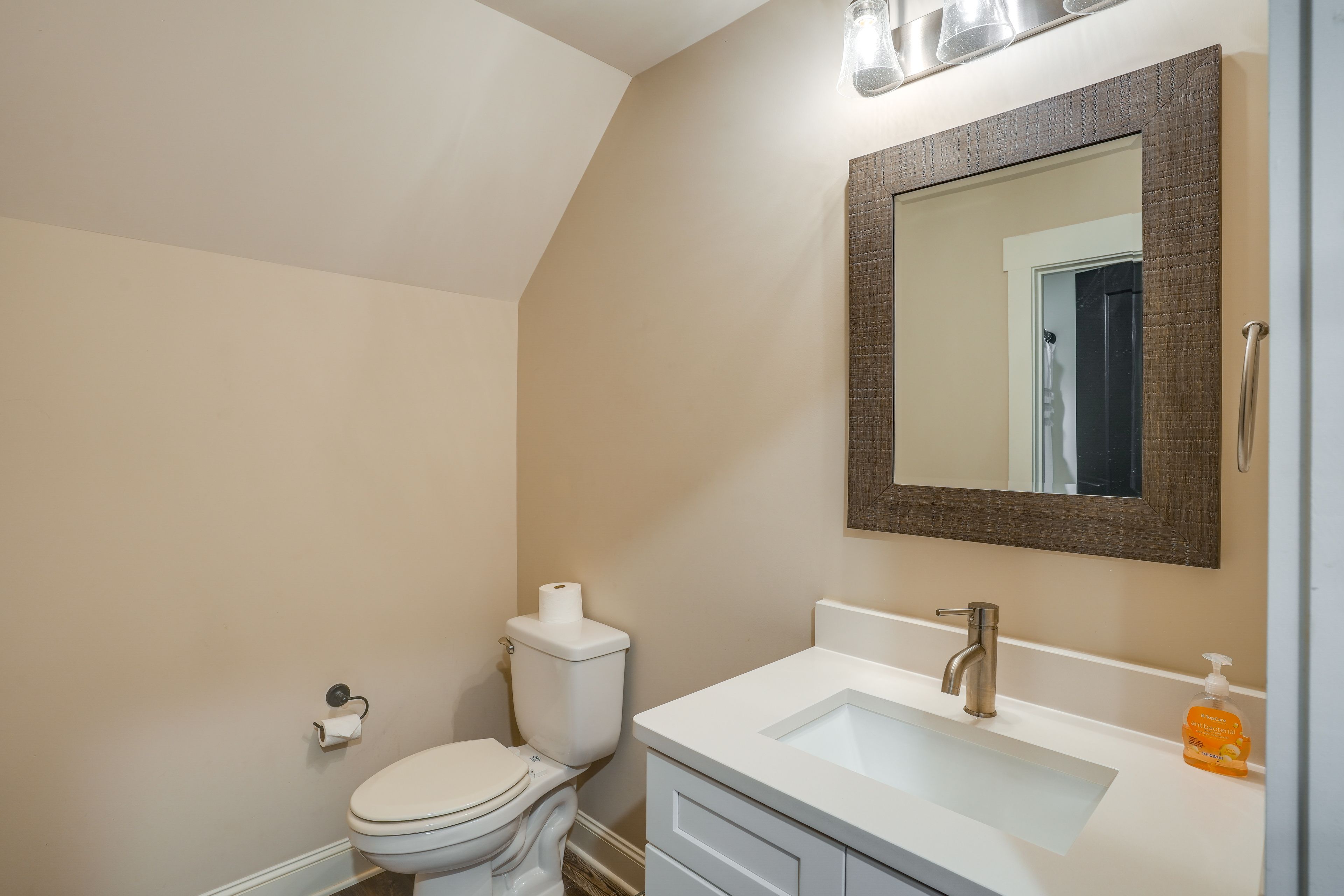 Half Bath | 2nd Floor