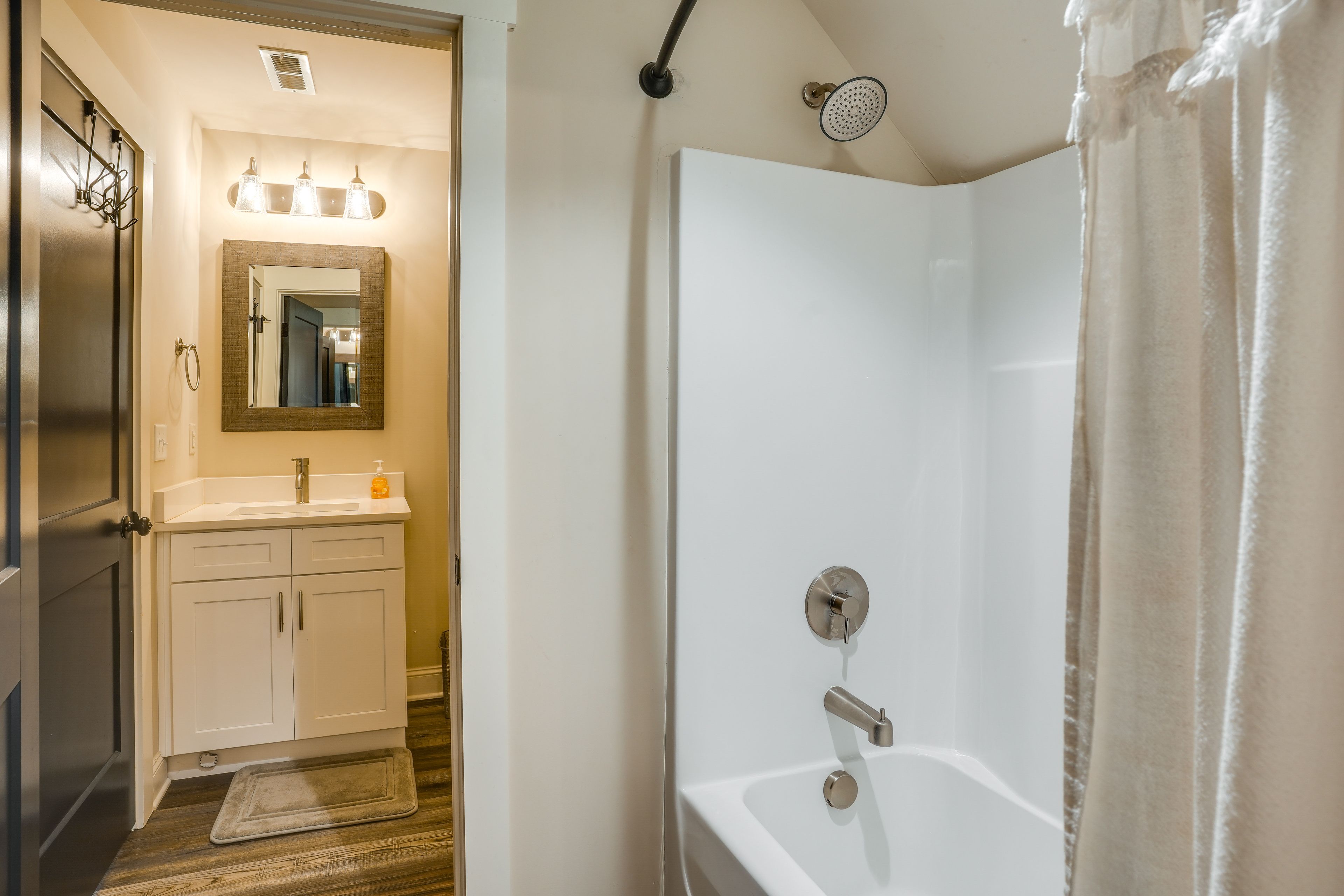 Bathroom | 2nd Floor
