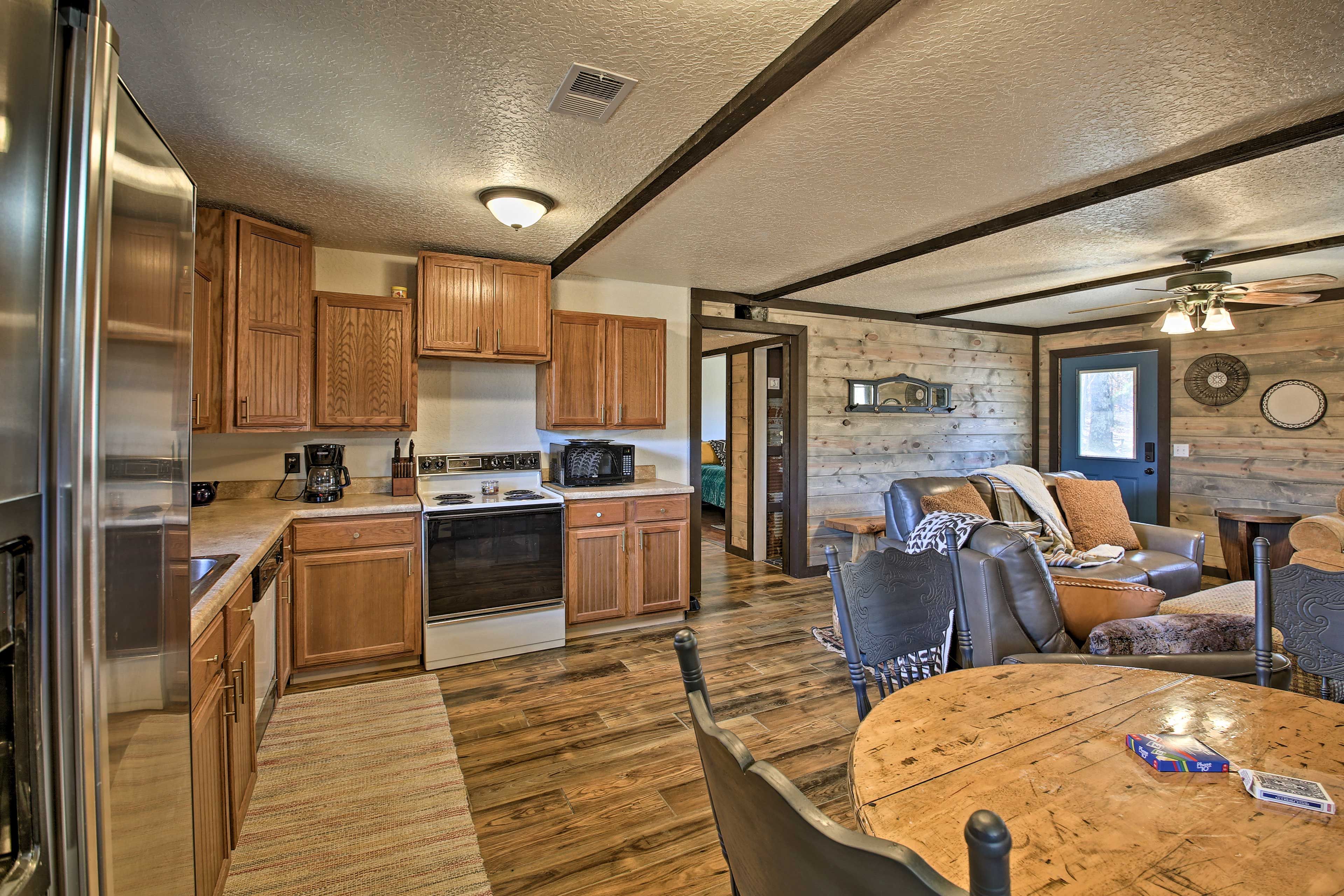 Fully Equipped Kitchen | Dishware & Flatware