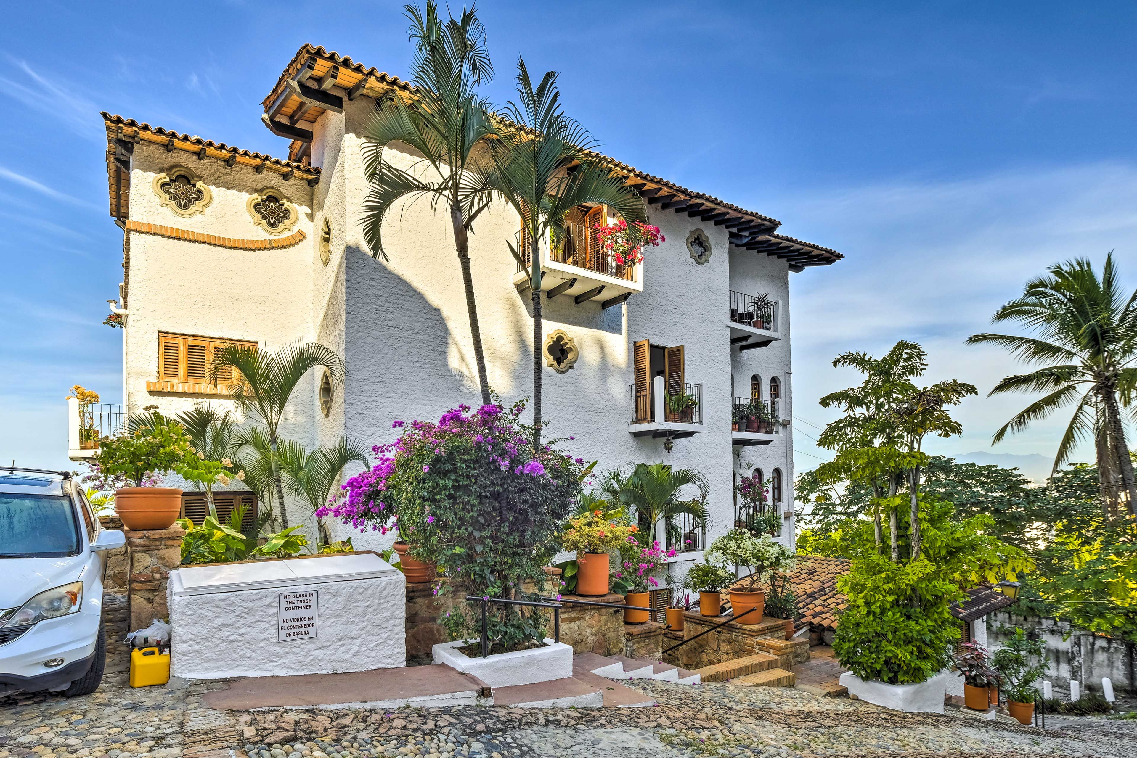 Condo Exterior | Open Lot Parking