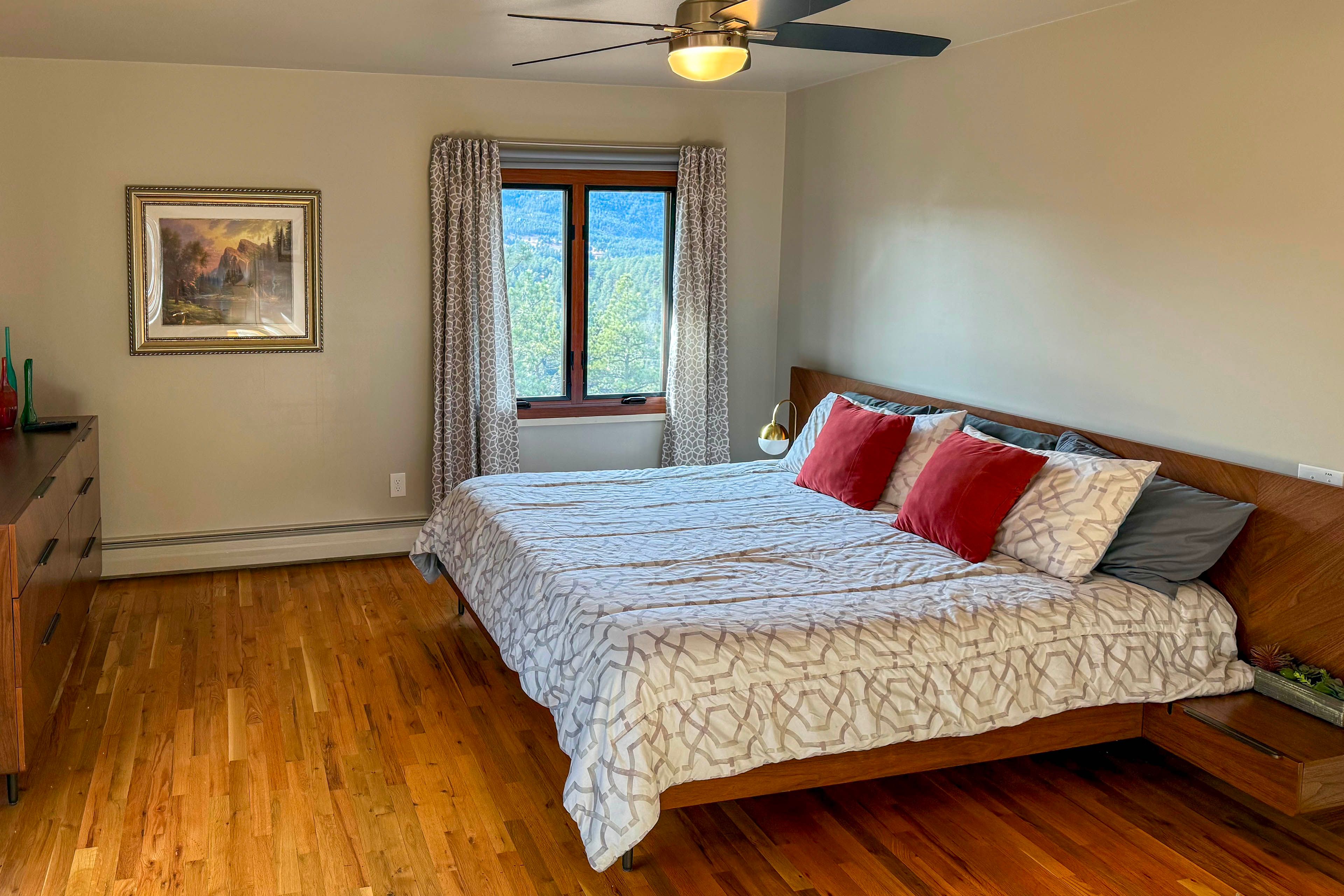Bedroom 1 | King Bed