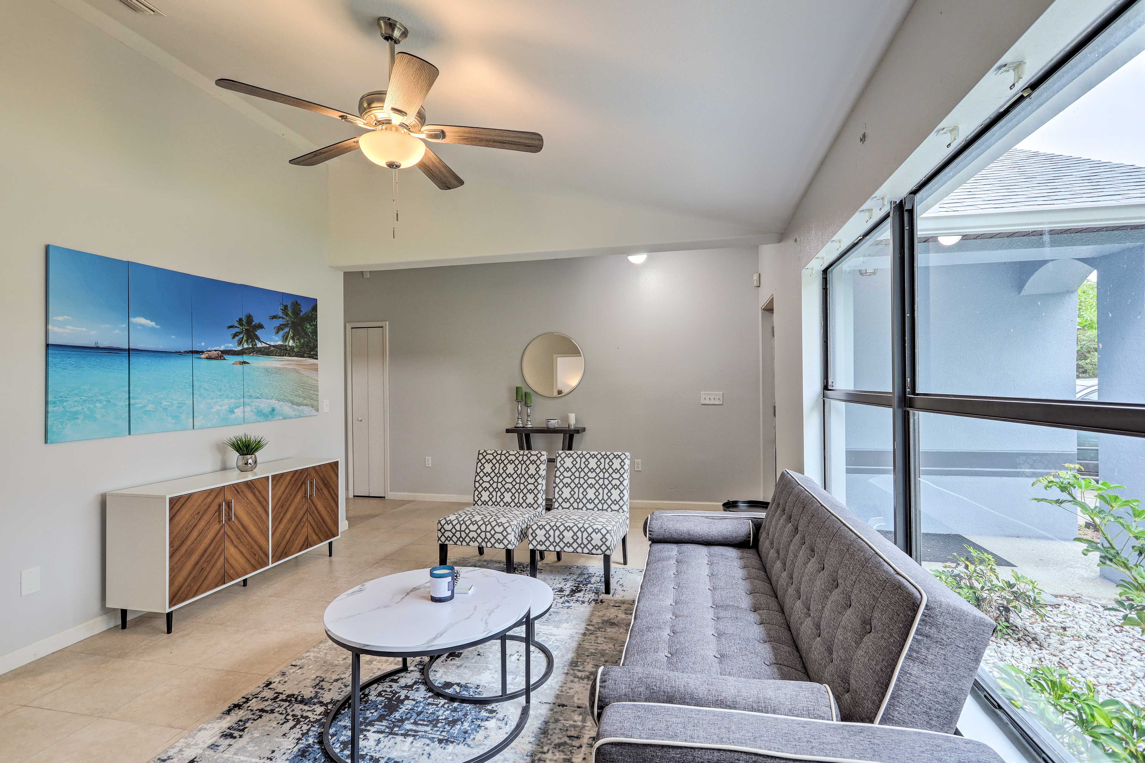 Living Room | 2 Twin Rollaway Beds