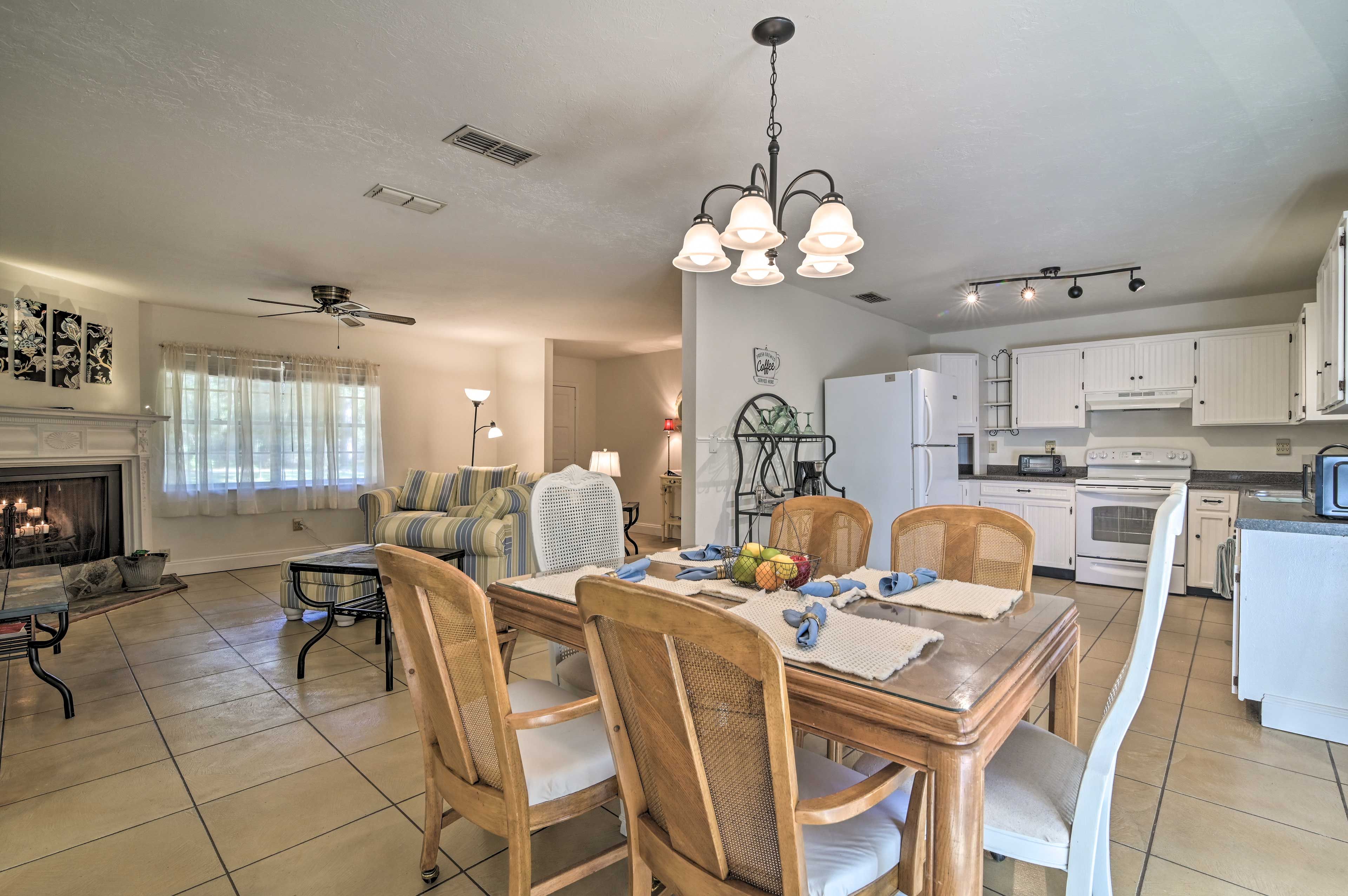 Dining Table | Seats 6 | Dishware & Flatware