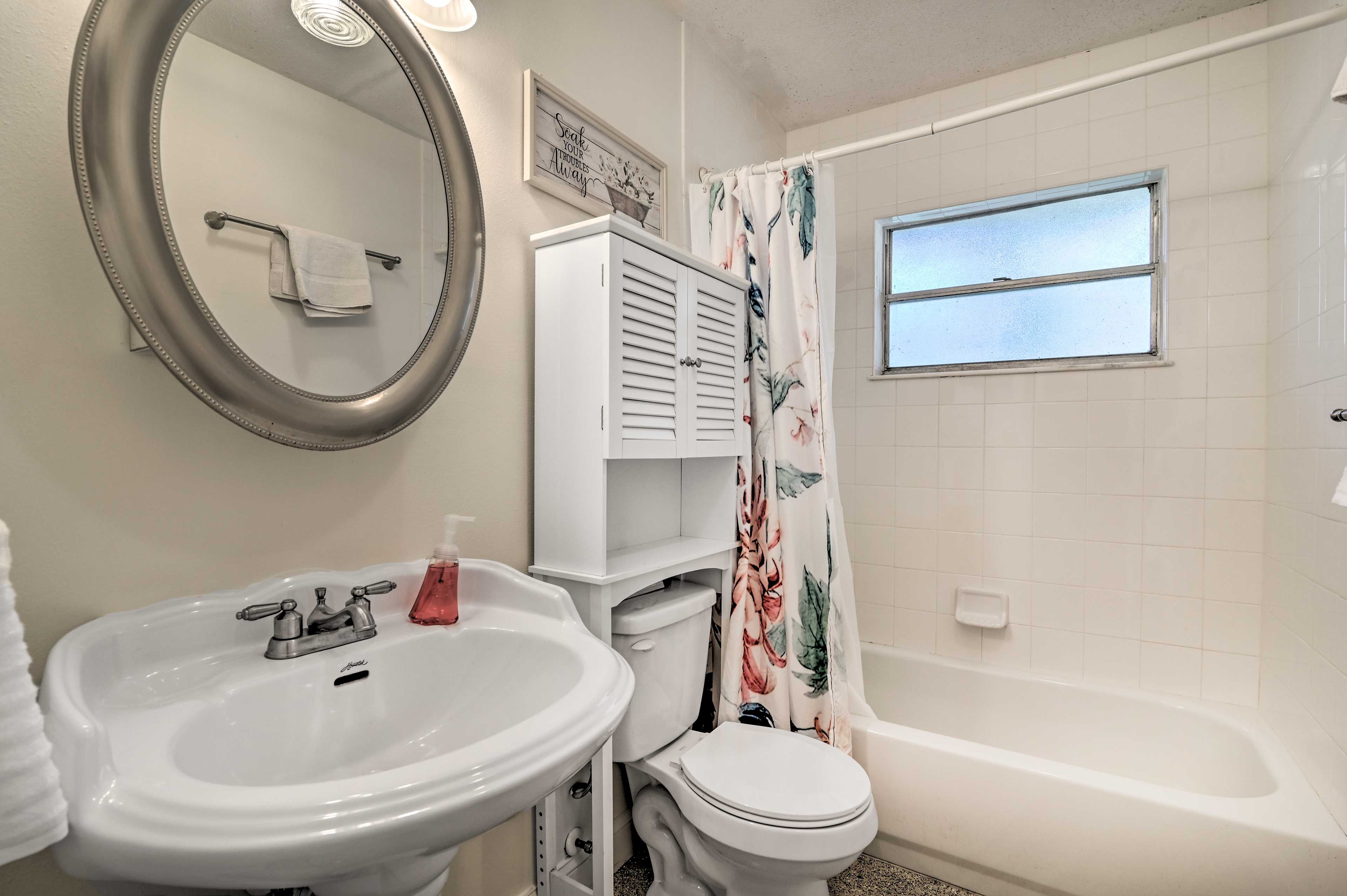 Full Bathroom | Towels Provided