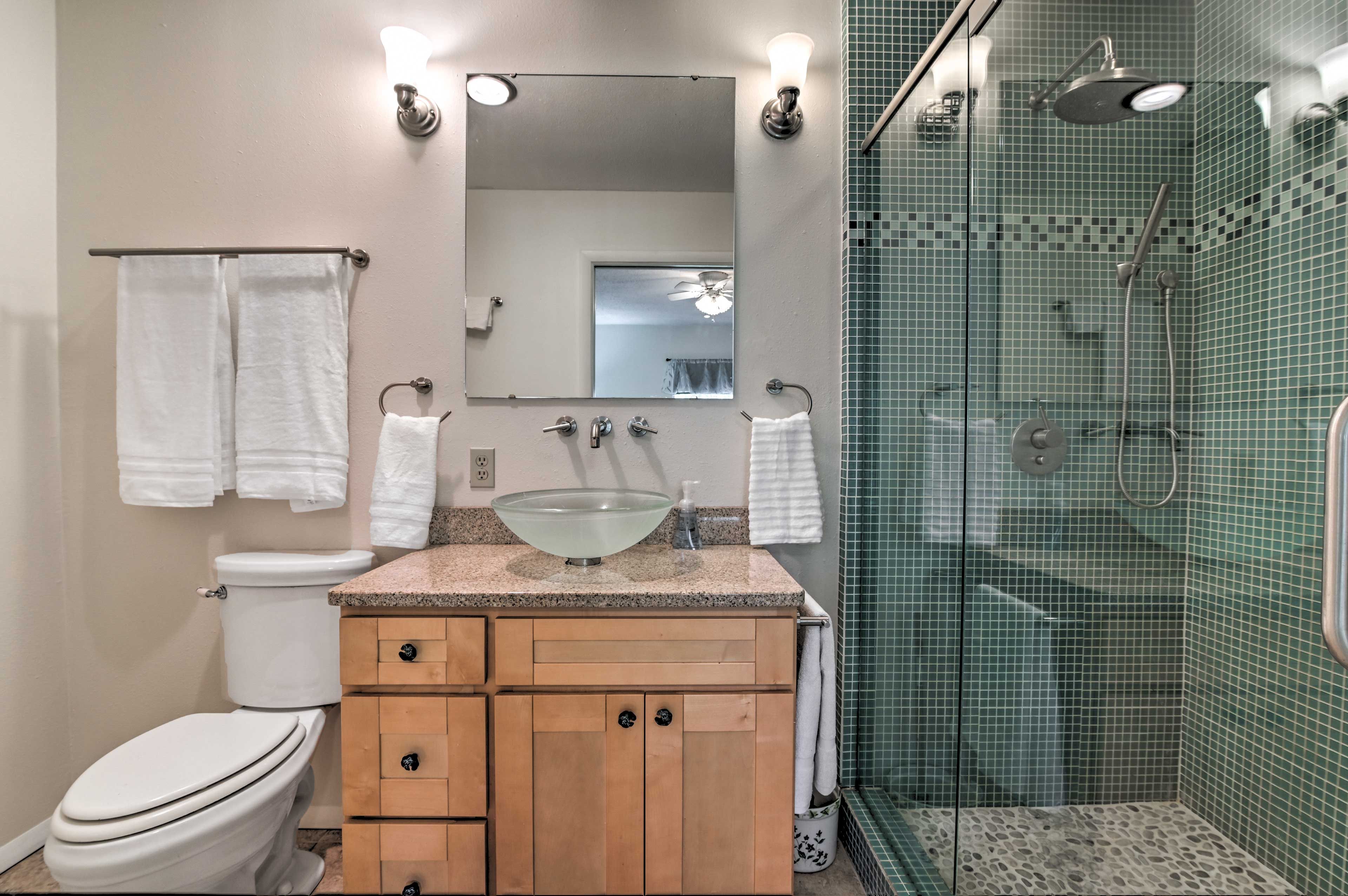 En-Suite Bathroom | Towels Provided | Walk-in Shower