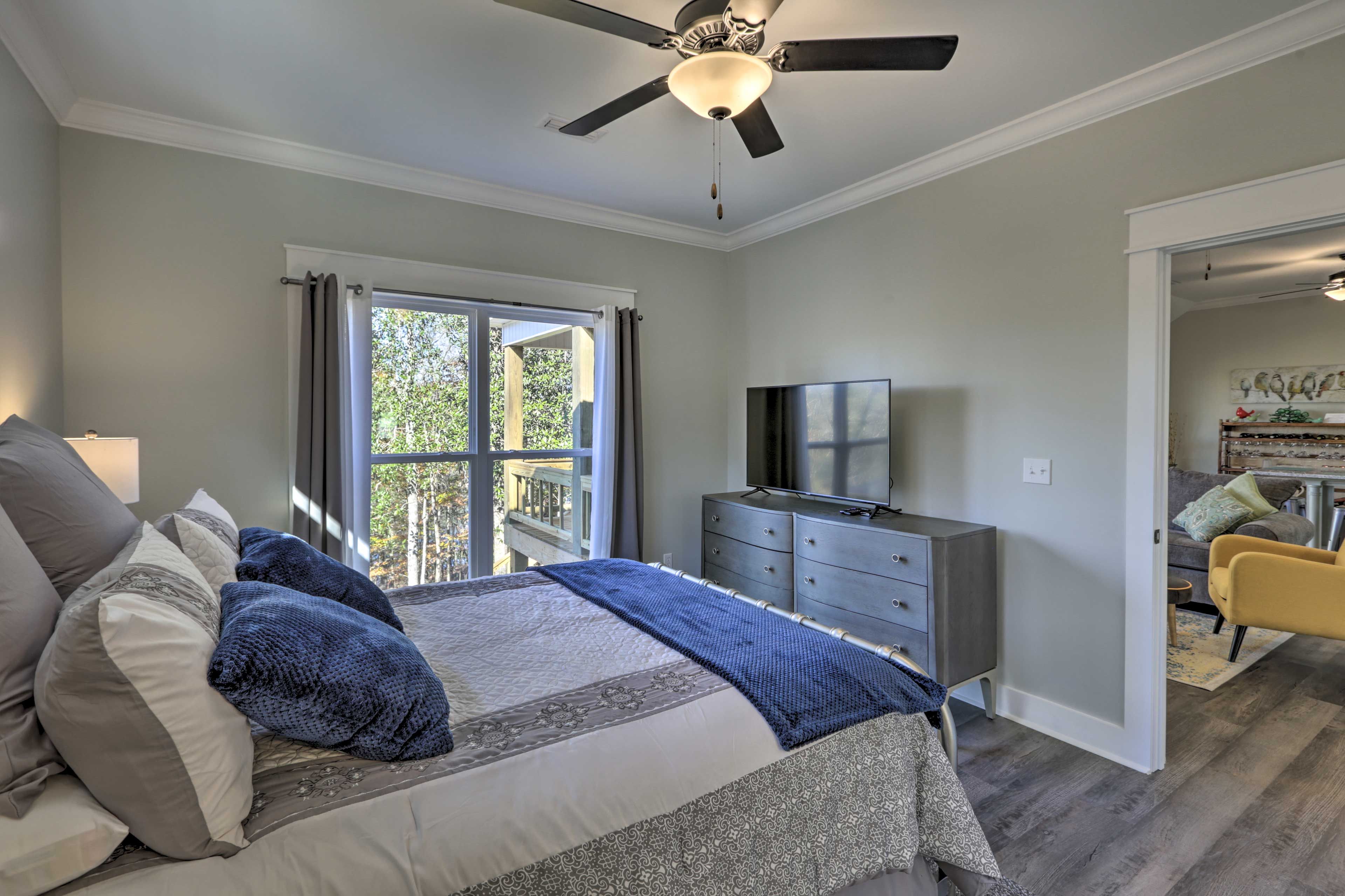 Bedroom 2 | Smart TV