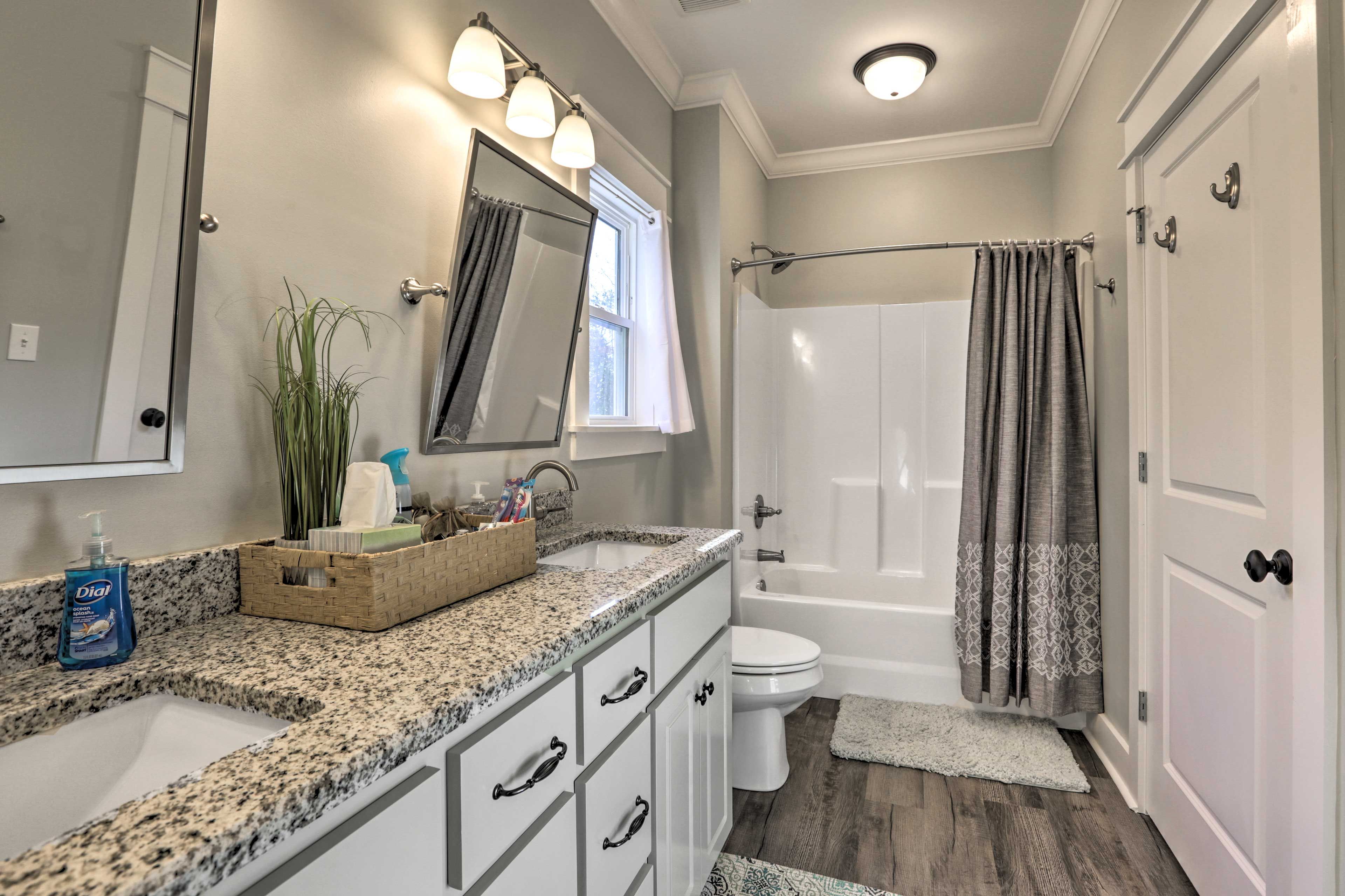 En-Suite Bathroom | Towels & Toiletries Provided