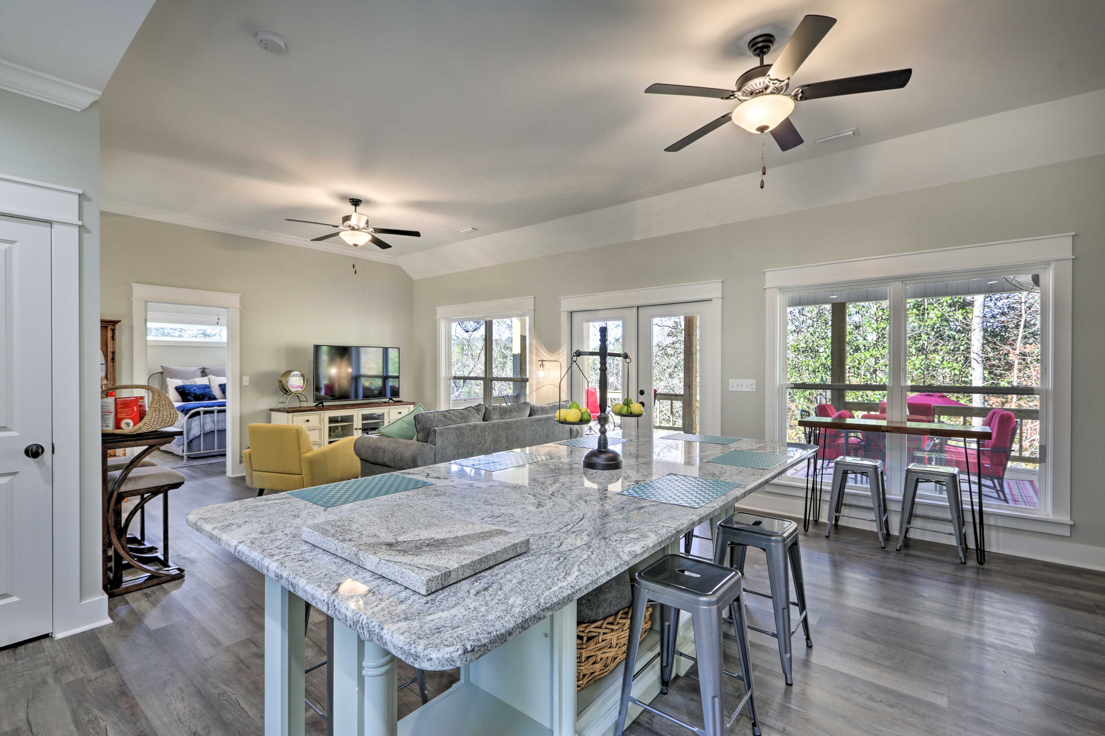 Kitchen | Island w/ Seating