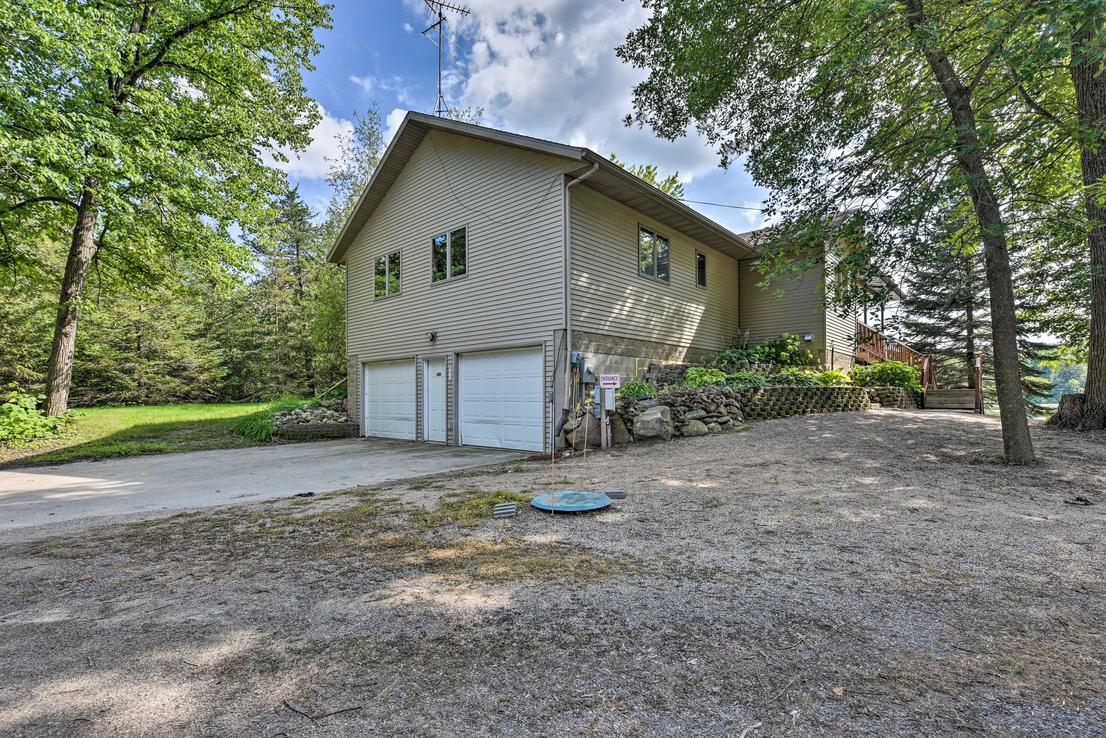 Parking | Driveway (5 Vehicles) | Trailer Parking Available On-Site