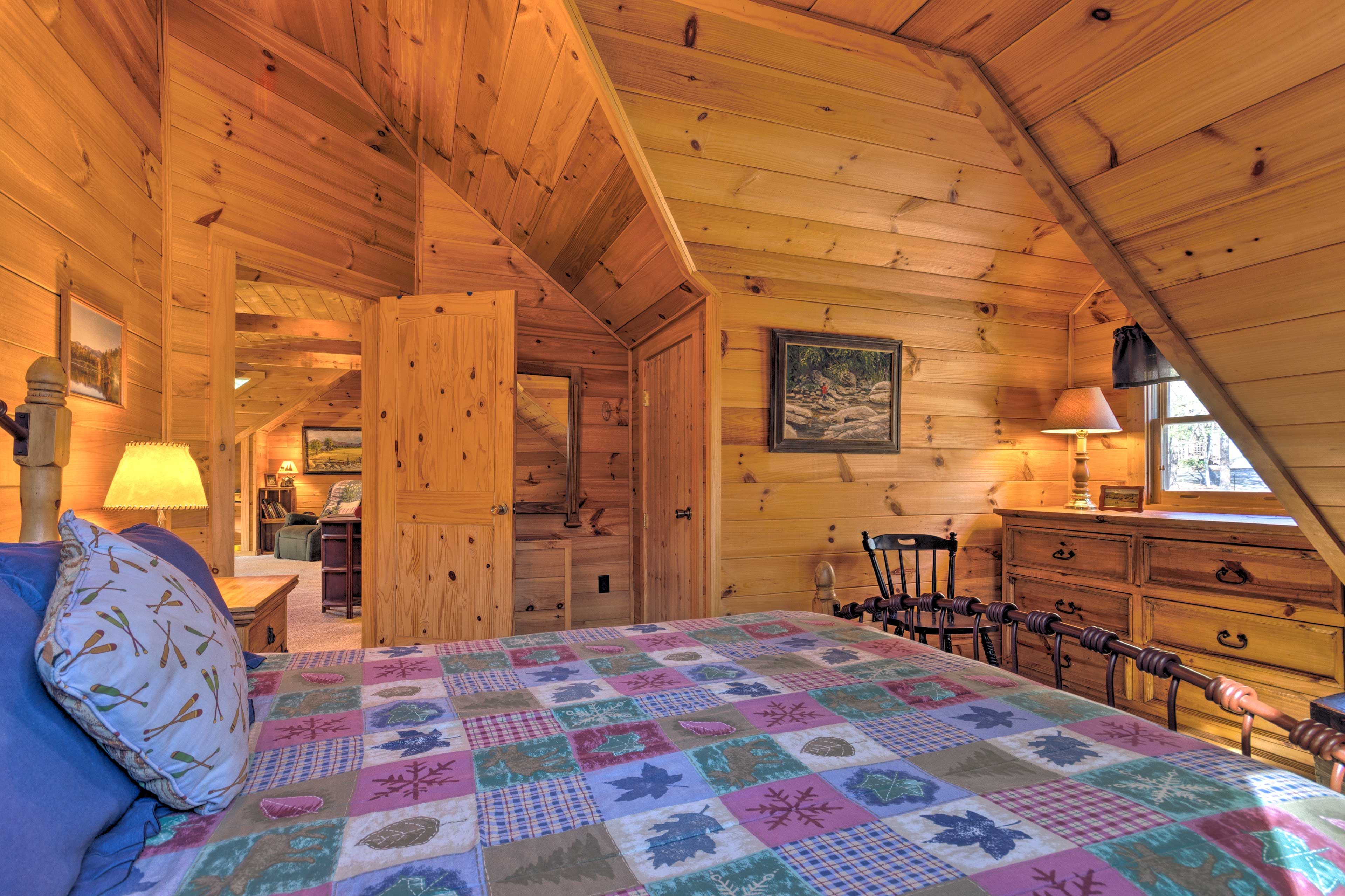 Bedroom 2 | Queen Bed