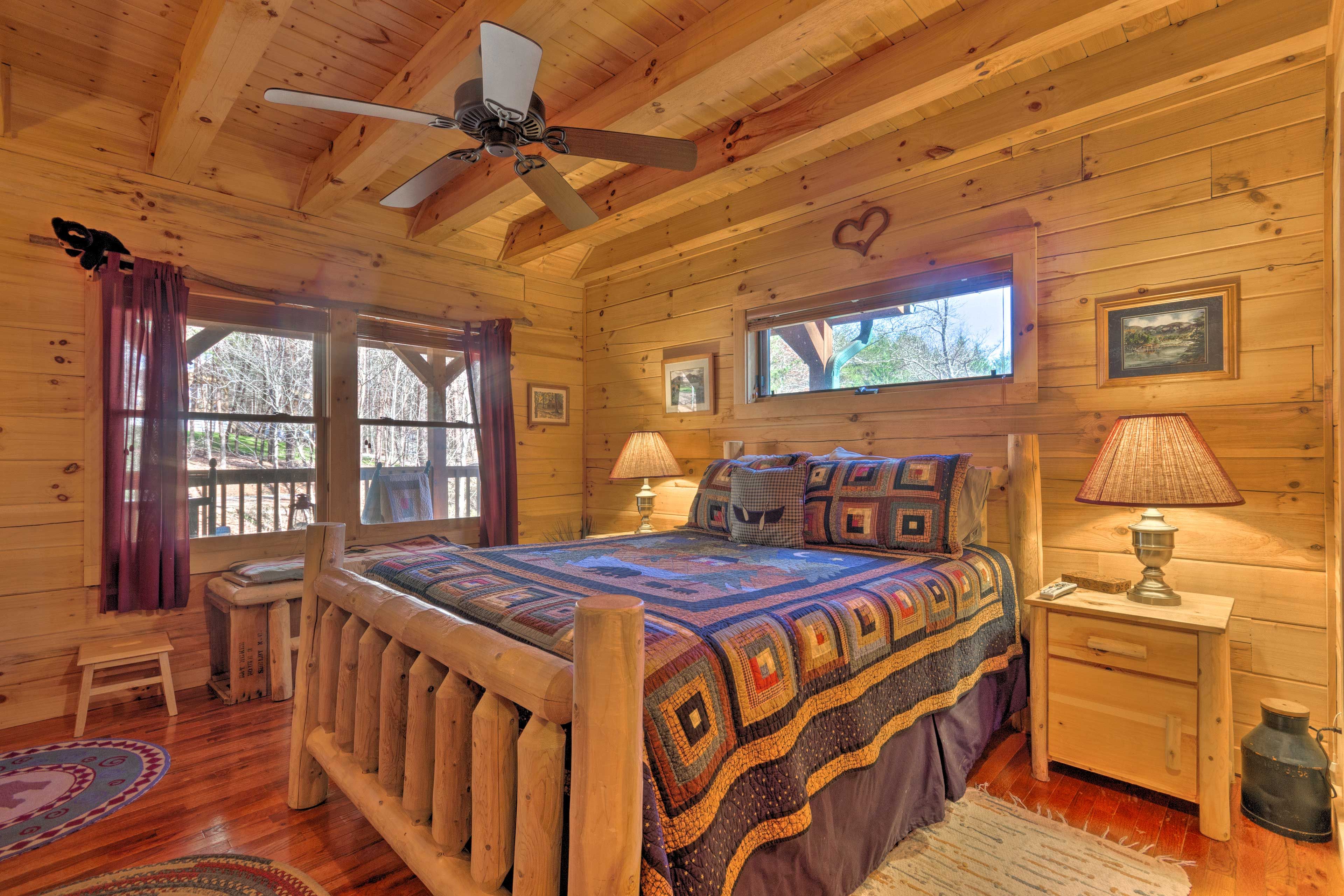 Bedroom 1 | Queen Bed