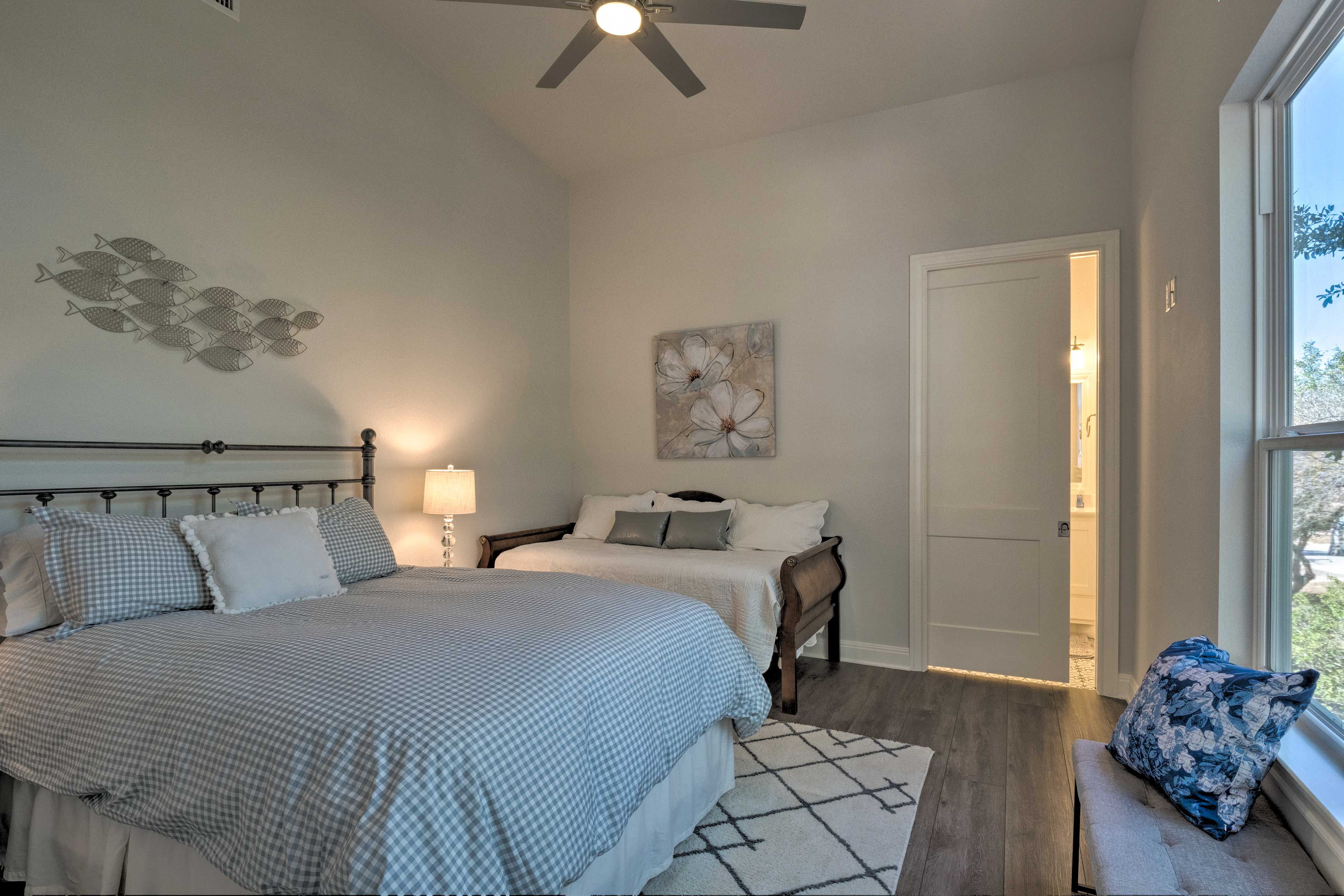 Bedroom 2 | Queen Bed | Twin Daybed | Linens Provided