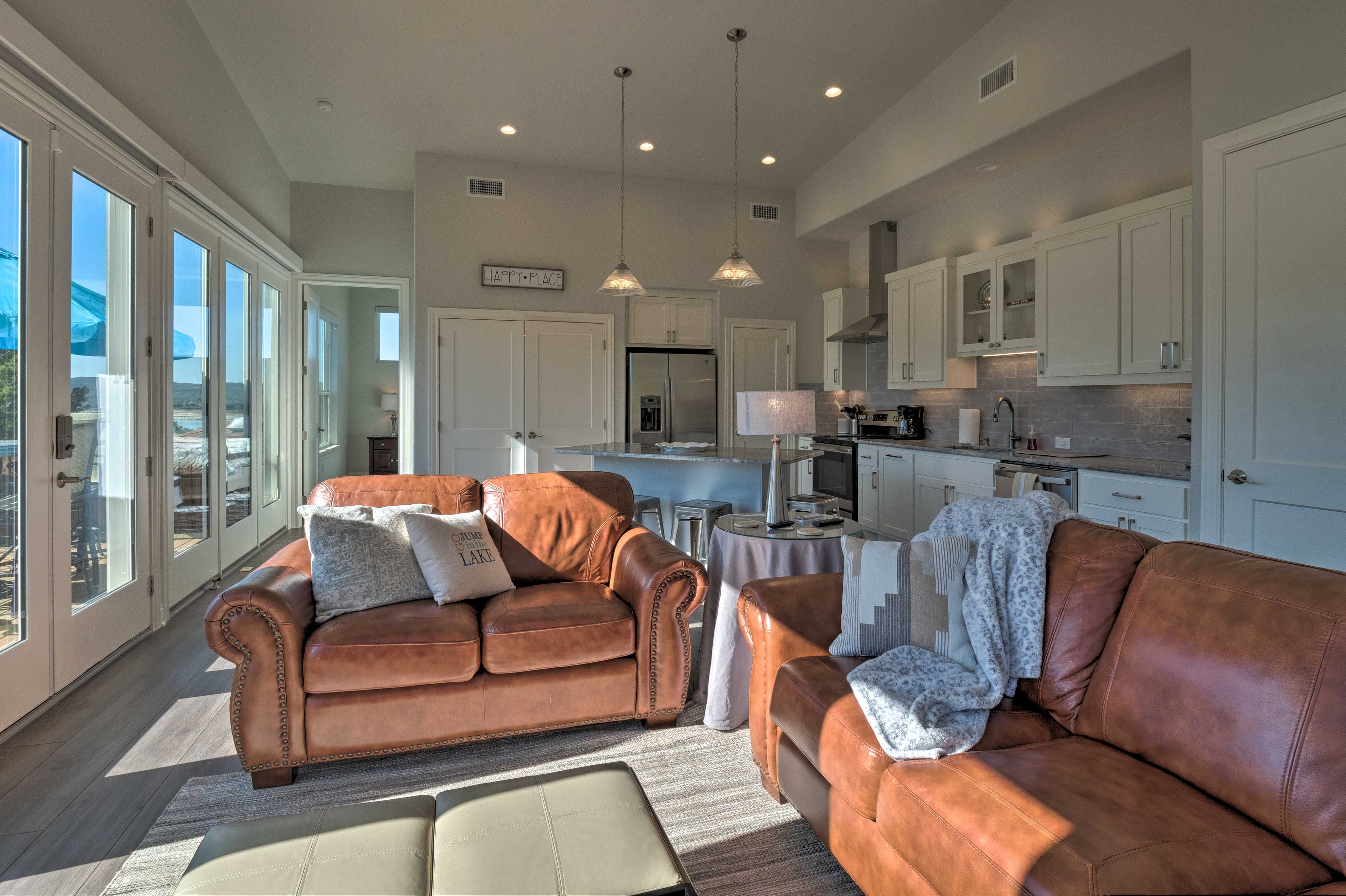 Living Room | Smart TV | Central A/C & Heat