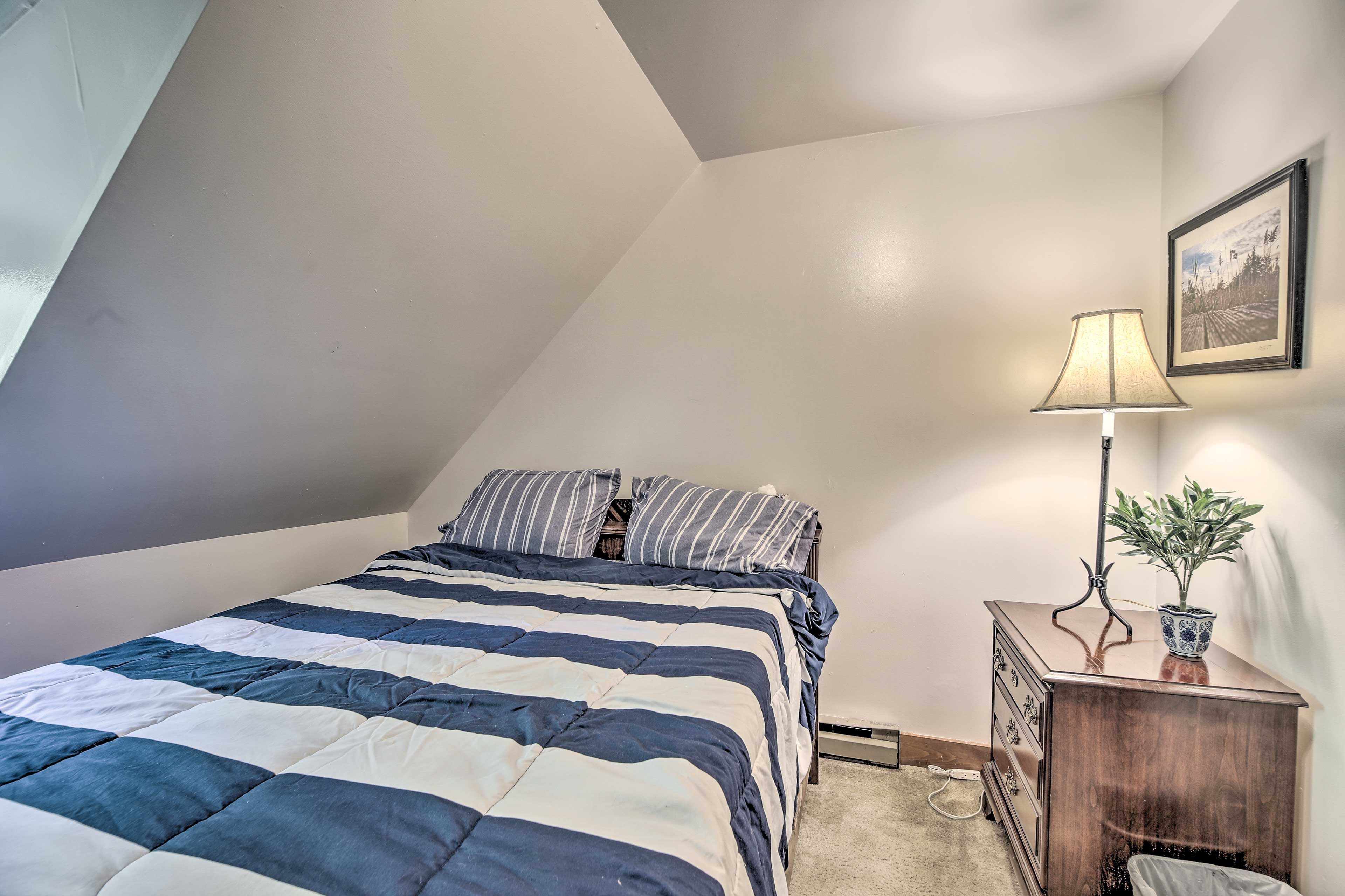 Bedroom 4 | 2 Twin Beds | 3rd Floor