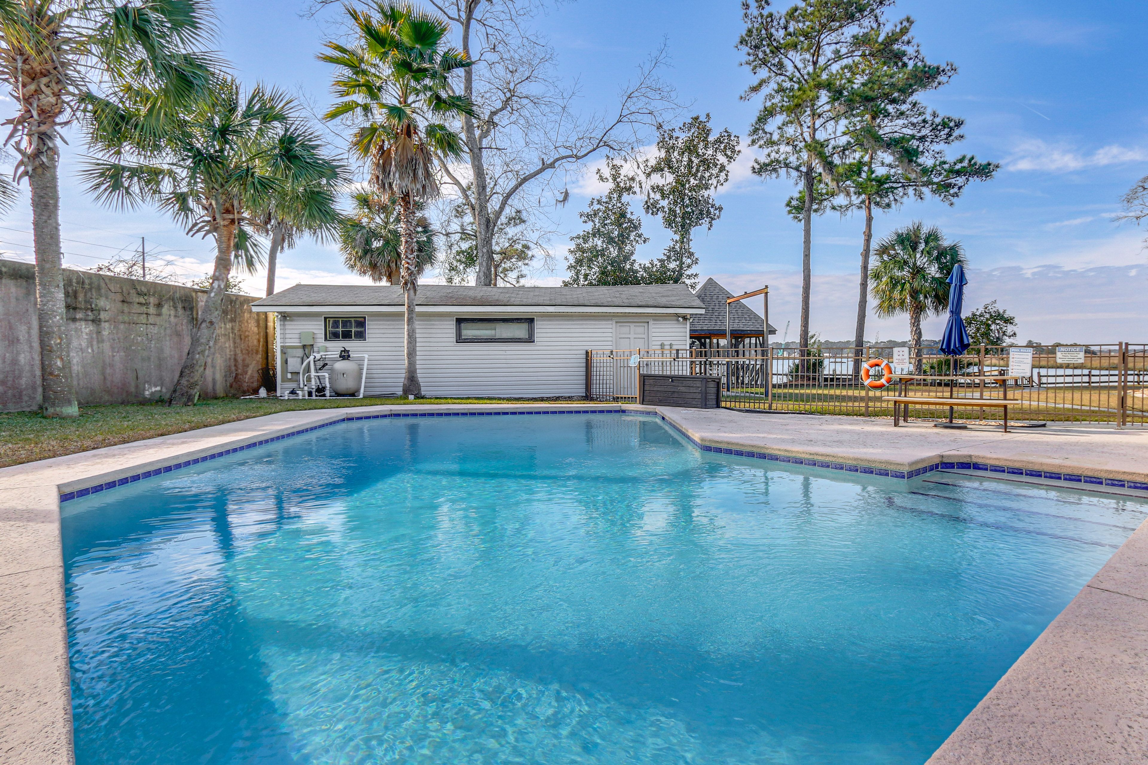 Private Pool (Depth 3'-8')