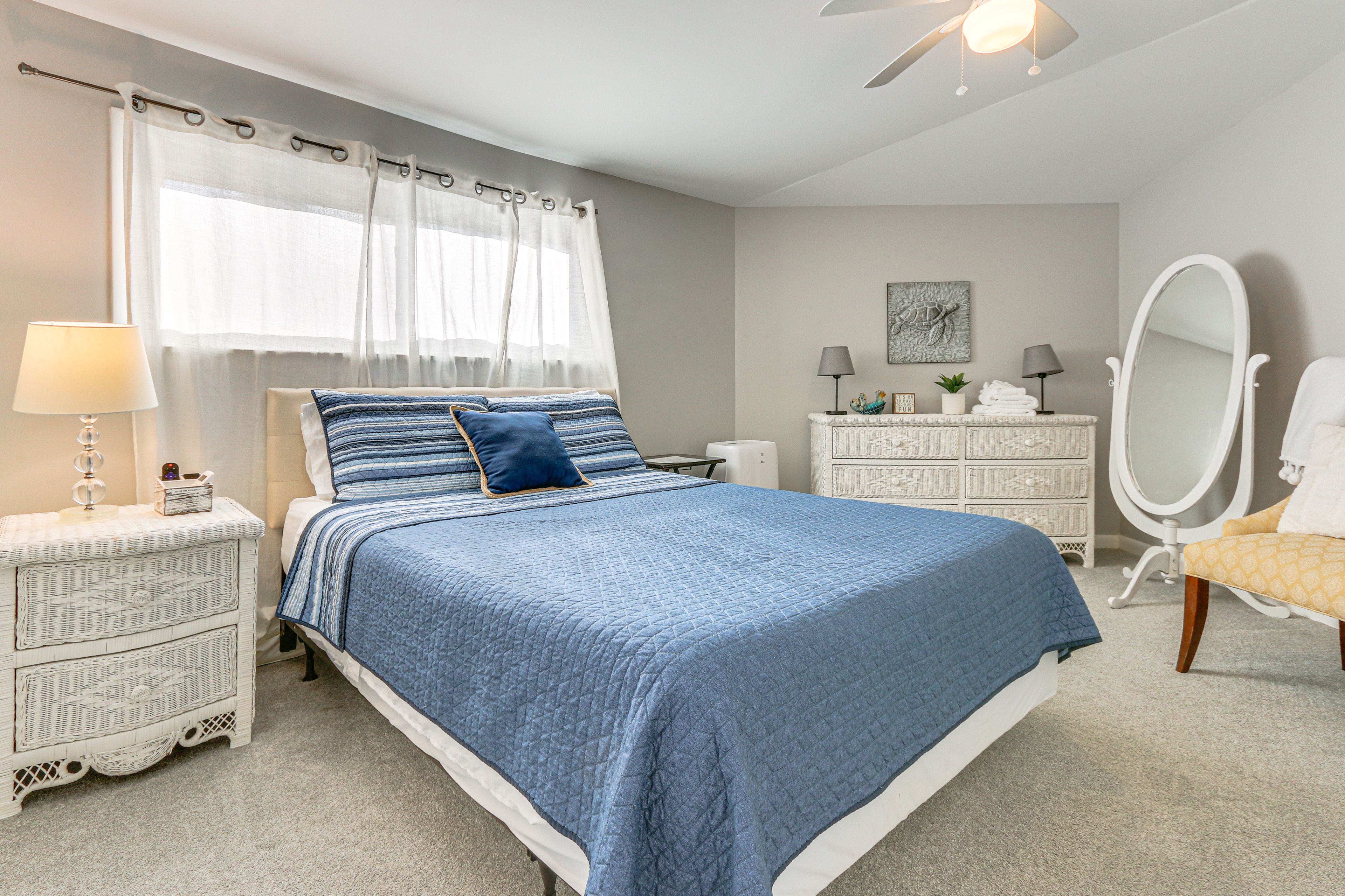 Bedroom 2 | Queen Bed